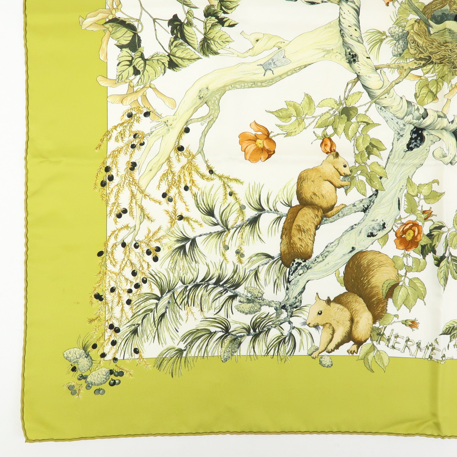HERMES Carre 90 Silk 100% Scarf AU COEUR DESBOIS Light Green