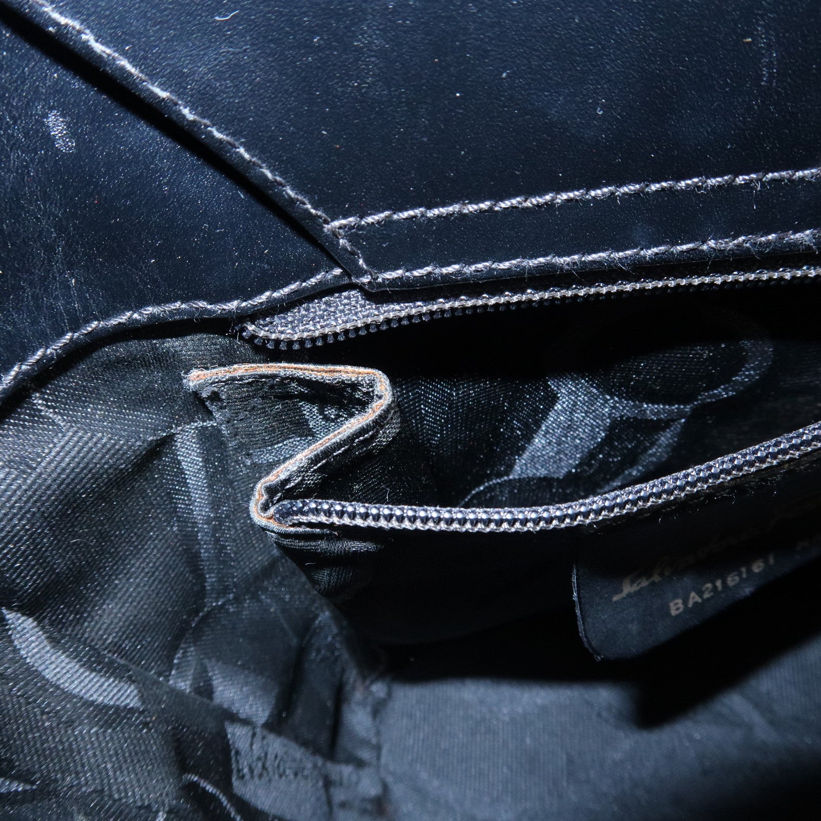 Ferragamo Vara Ribbon Leather Hand Bag Gold HDW Black Used