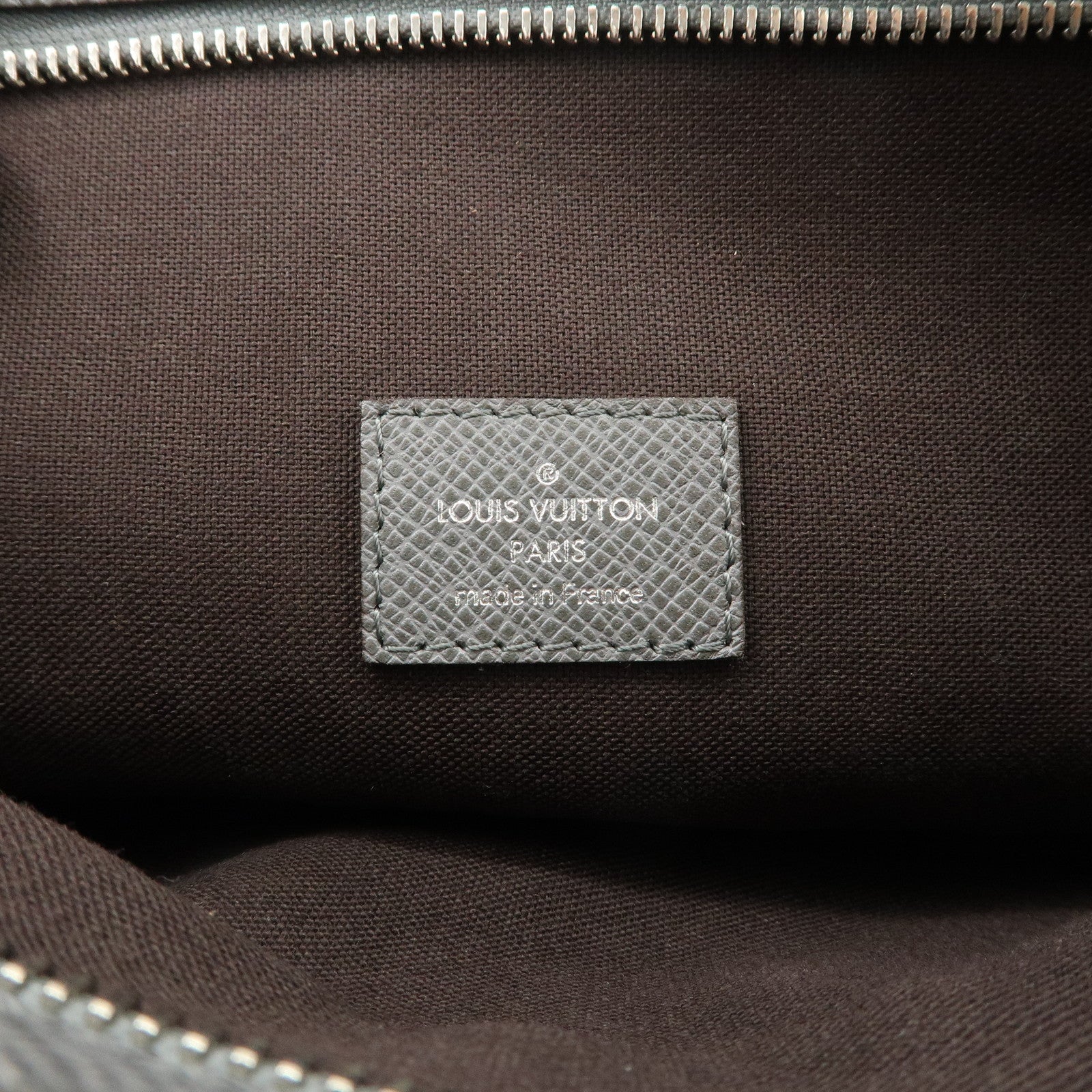 Louis Vuitton Taiga Sasha Shoulder Bag Crossbody Bag Glacier M32630