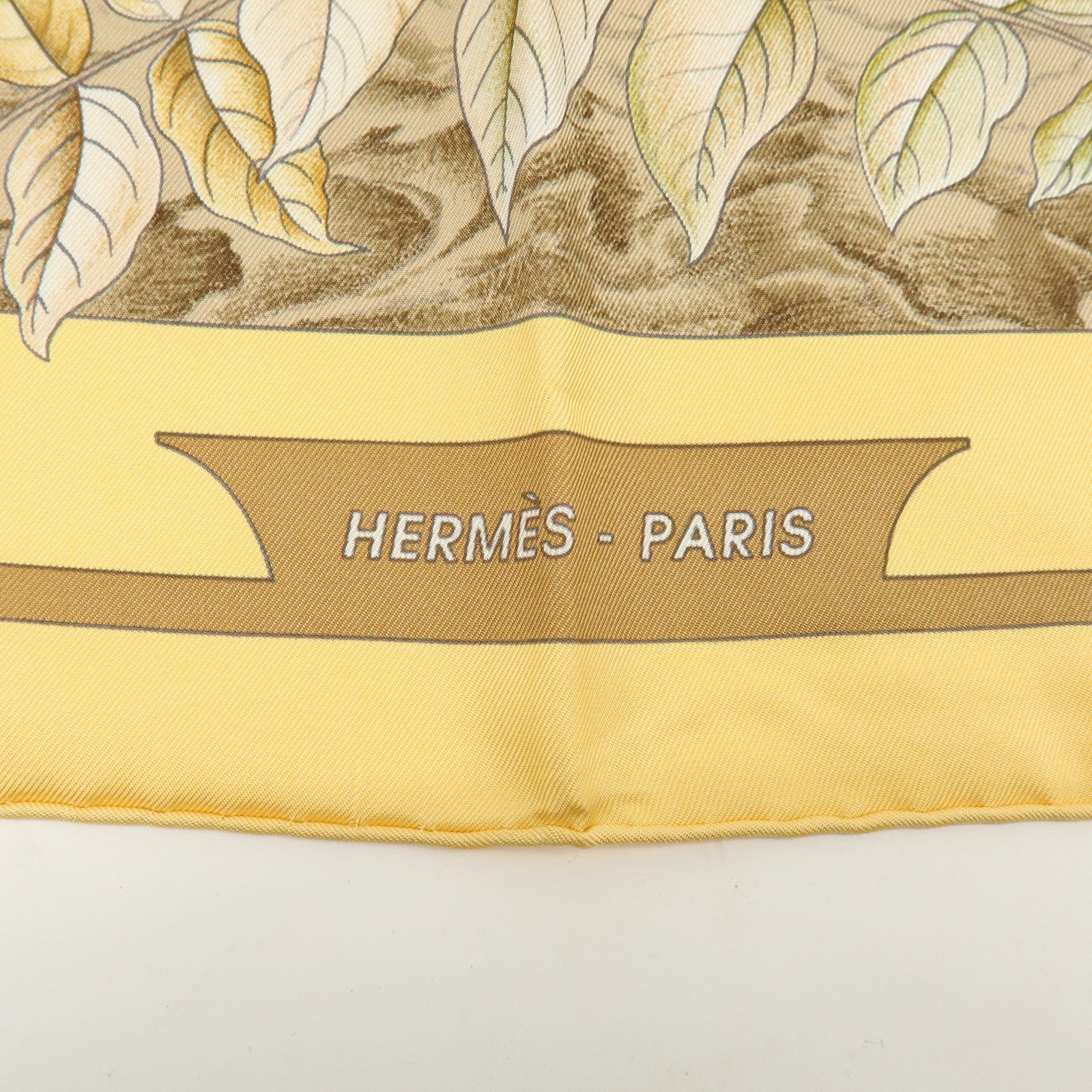 HERMES Carre 90 Silk 100% Scarf Casse Noisette Squirrel Yellow