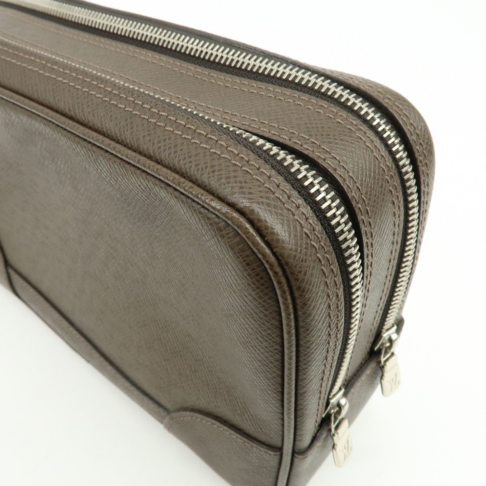 Louis Vuitton Taiga Neo Pavel Clultch Bag Grizzly M31148