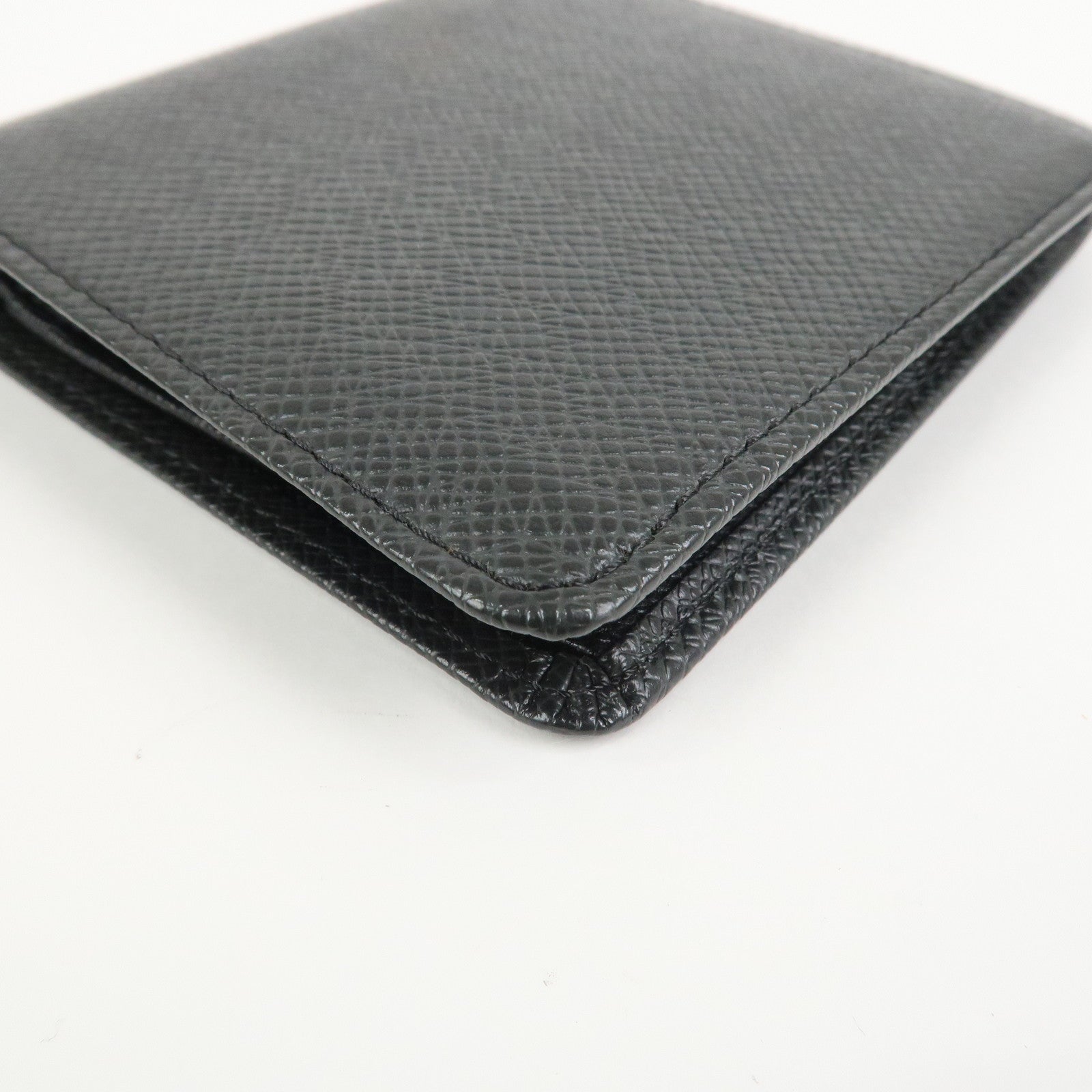 Louis Vuitton Taiga Leather Porte-billet 3 Compact Wallet M30452