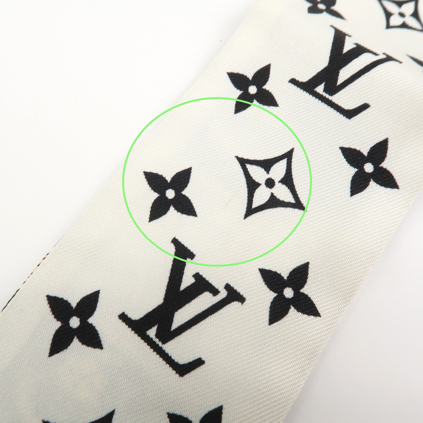 Louis Vuitton Bandeau BB Let's Go Silk 100% Scarf Black M76442