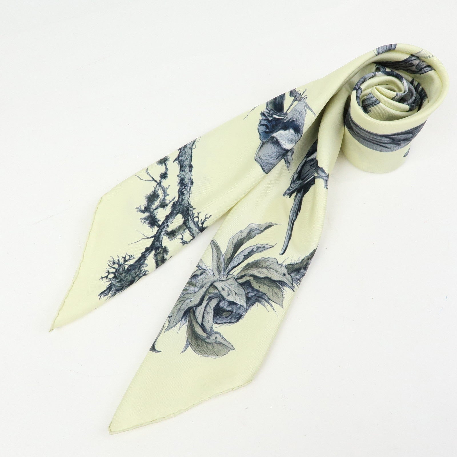HERMES Carre 90 Silk 100% Scarf Les Pies Ivory Grey