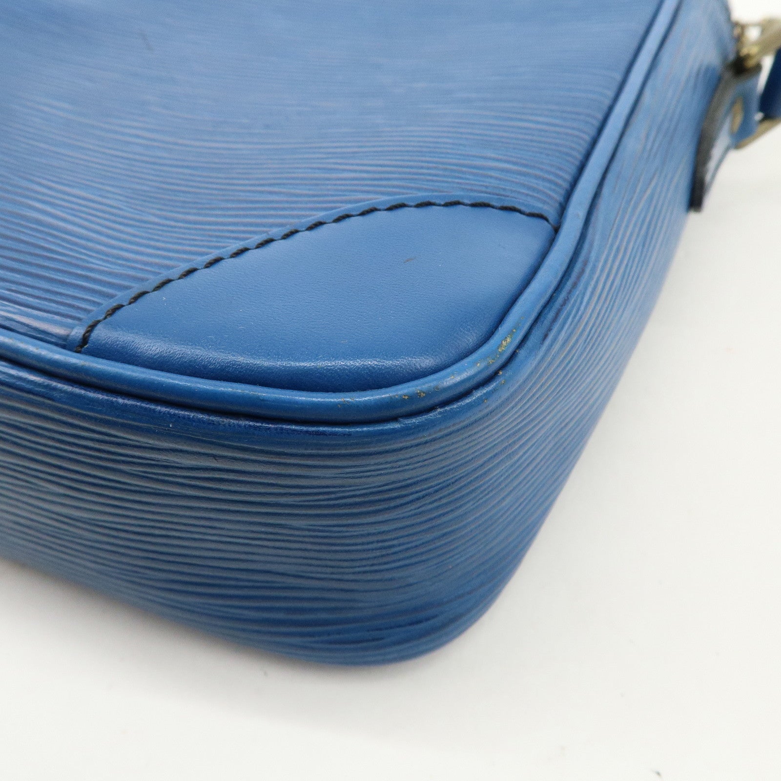Louis Vuitton Epi Leather Danube Shoulder Bag Toledo Blue M45635