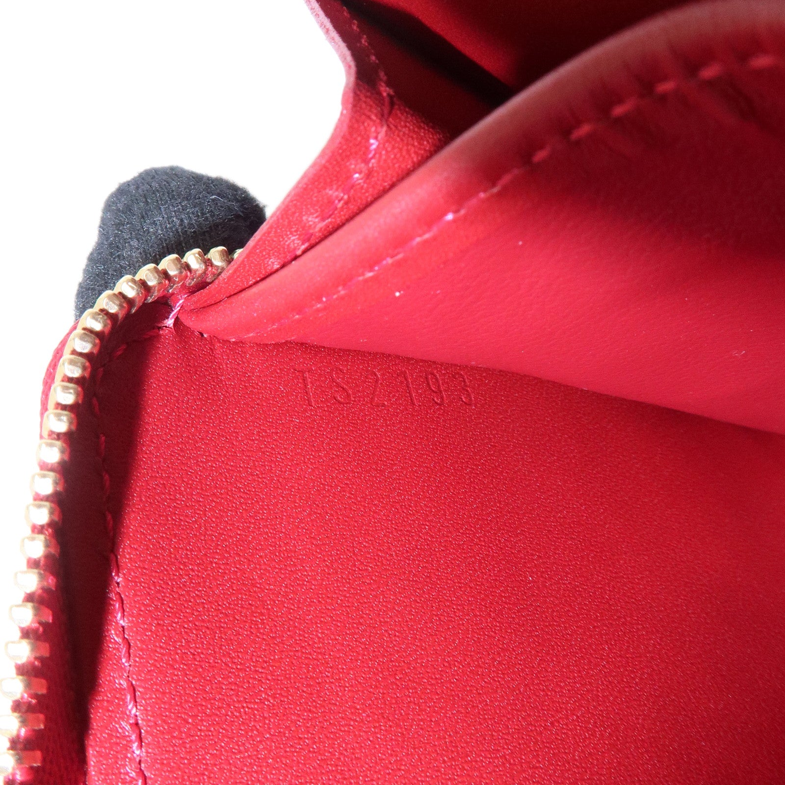 Louis Vuitton Monogram Vernis Zippy Coin Purse Pomme d'Amour M93608