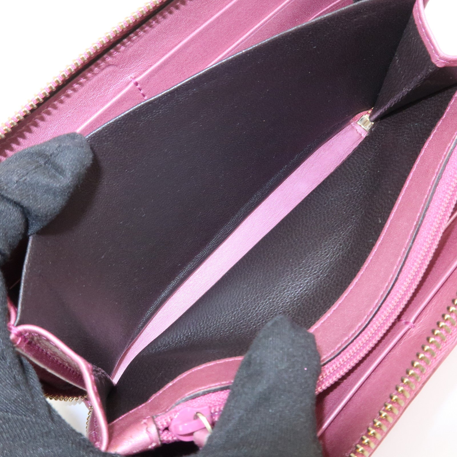 GUCCI Lovely Heart Guccissima Leather Round Zippy Long Wallet 278566