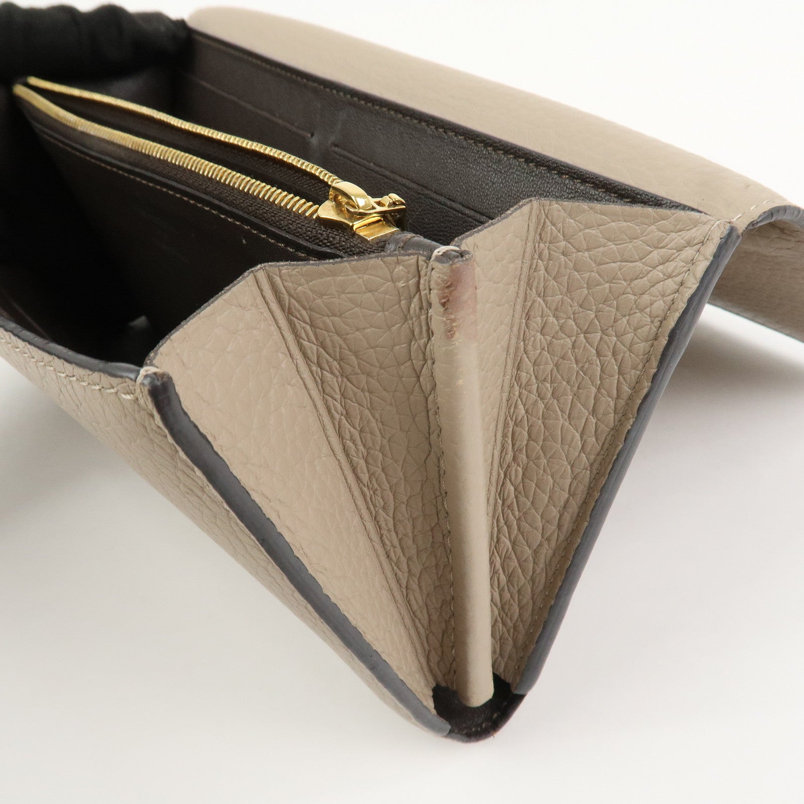 Louis Vuitton Capucines Taurillon Leather Long Wallet Galet M61249