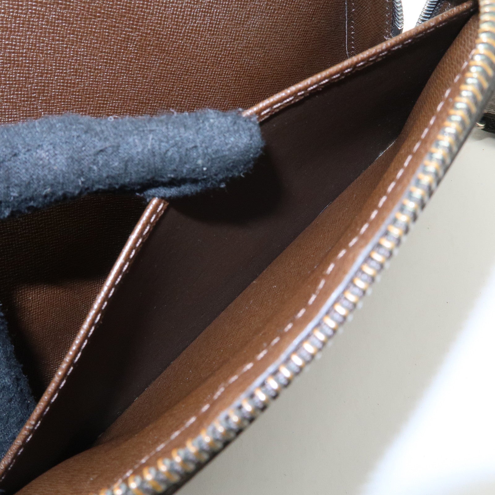 Louis Vuitton Taiga Baikal Clutch Bag Hand Bag Akajou M30186 Used
