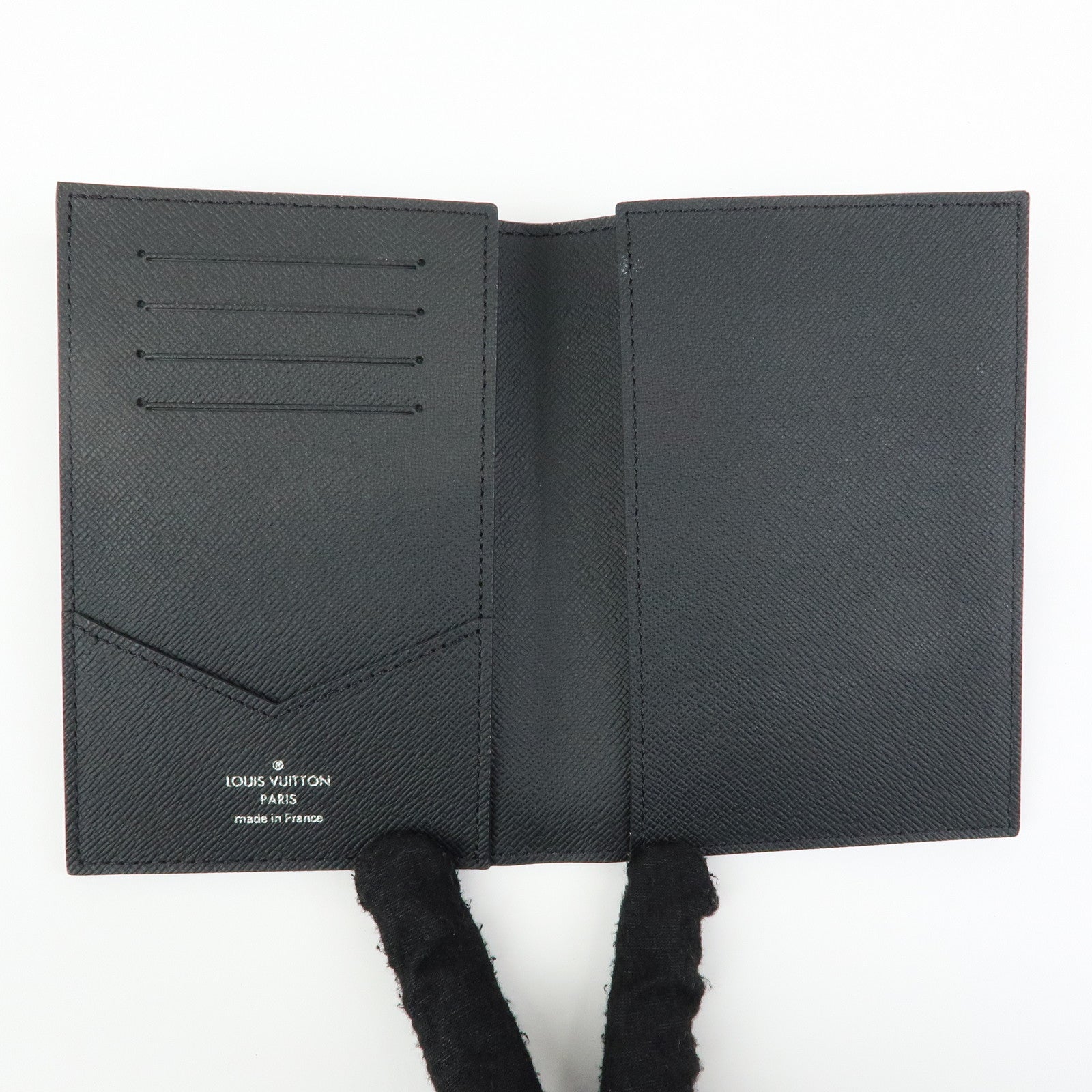 Louis Vuitton Taiga Leather Couverture Passeport NM Ardoise M64596