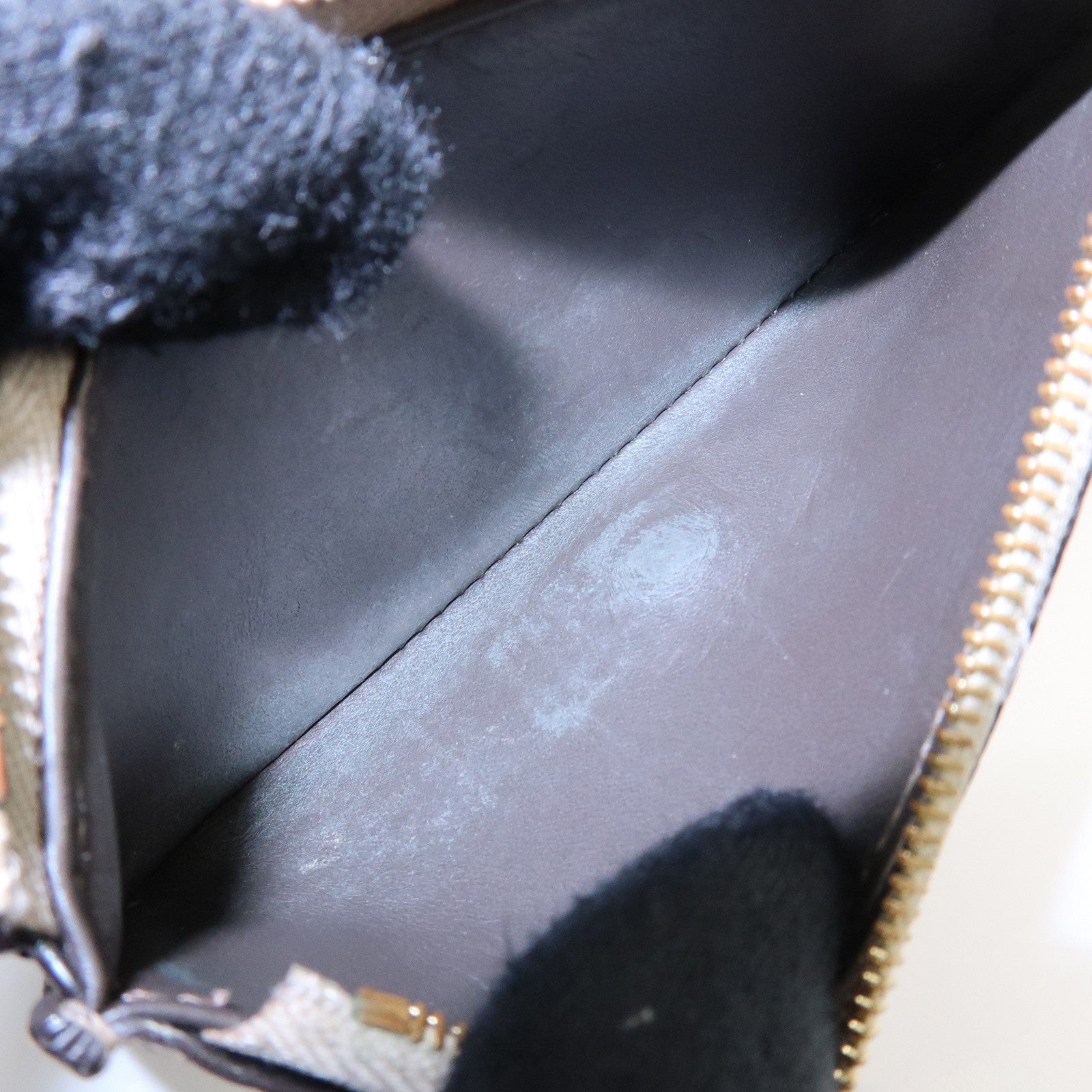 Louis Vuitton Portefeuille Capucines Leather Compact Wallet M62159