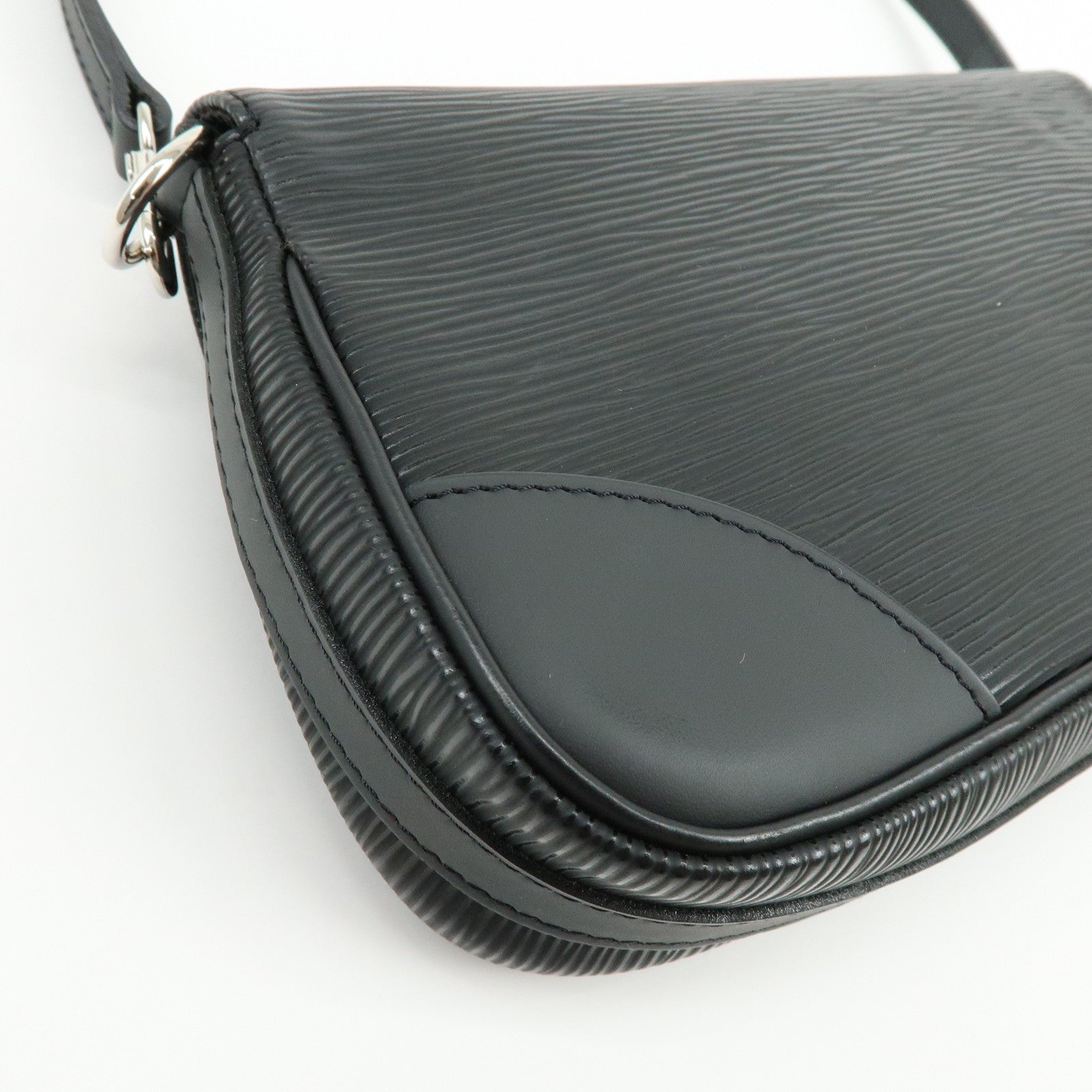 Louis Vuitton Epi Leather Pochette Segur Hand Bag Noir M58882