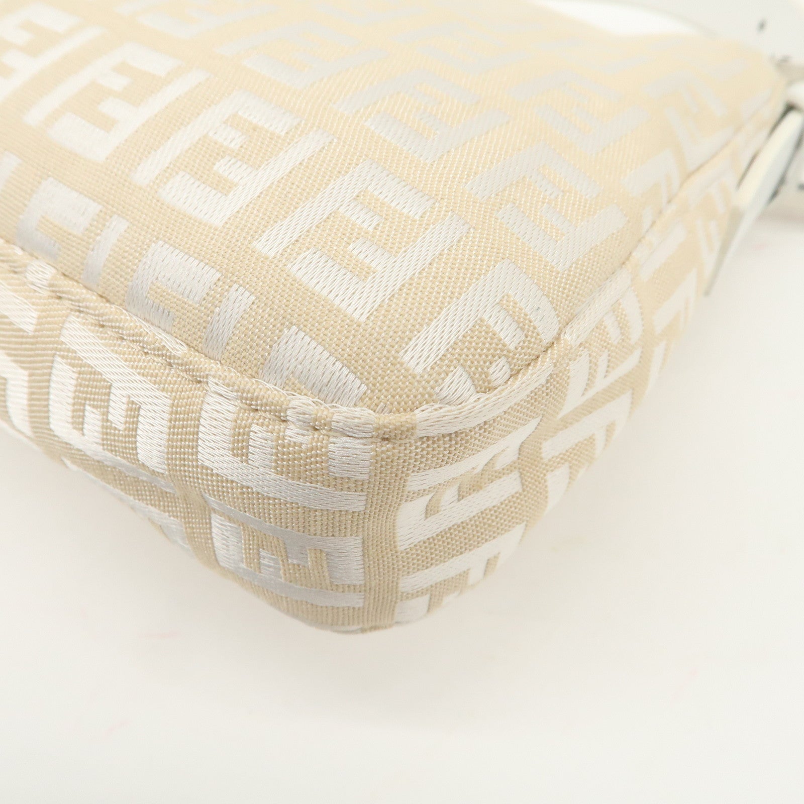 FENDI Mamma Baguette Zucchino Leather Shoulder Bag White 8BR000