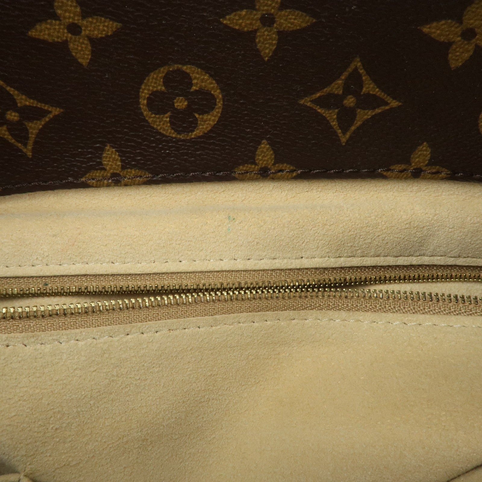 Louis Vuitton Monogram Artsy MM Shoulder Bag Brown M40249