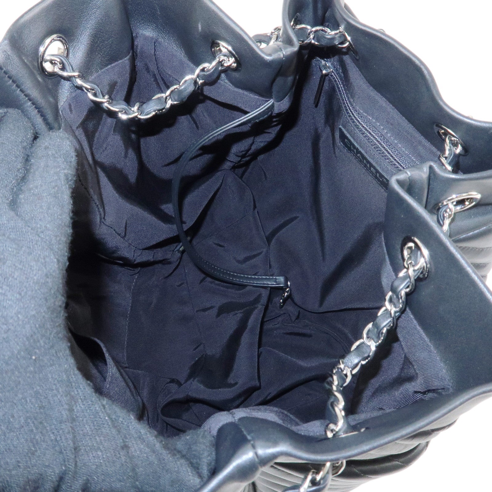 CHANEL Matelasse V Stich Calf Leather Chain Shoulder Bag Black A91135 Used