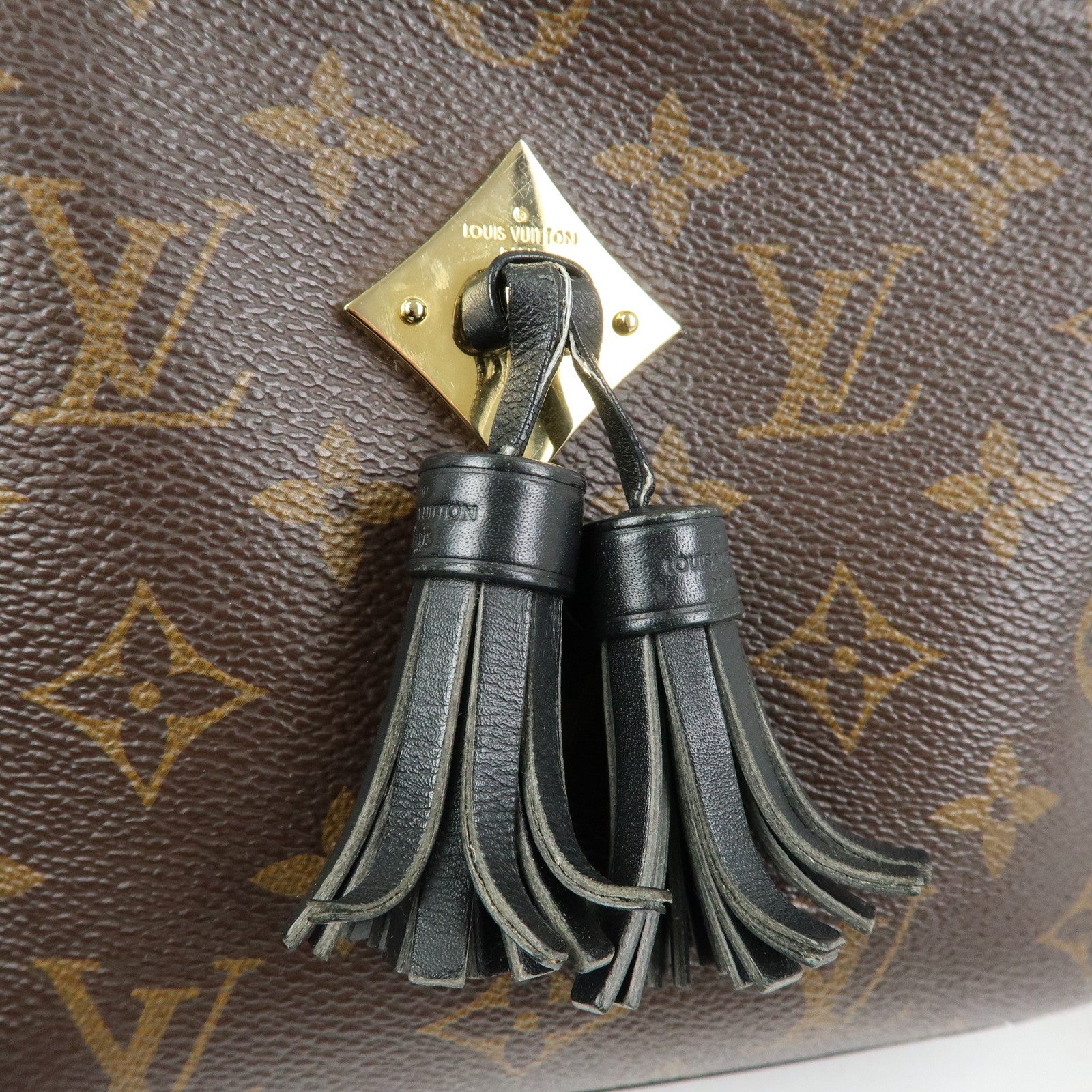 Louis Vuitton Monogram Canvas Leather Saintonge Shoulder Bag M43555