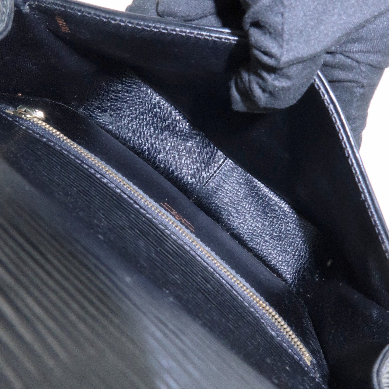 Louis Vuitton Epi Saint Cloud Shoulder Bag Black Noir M52192