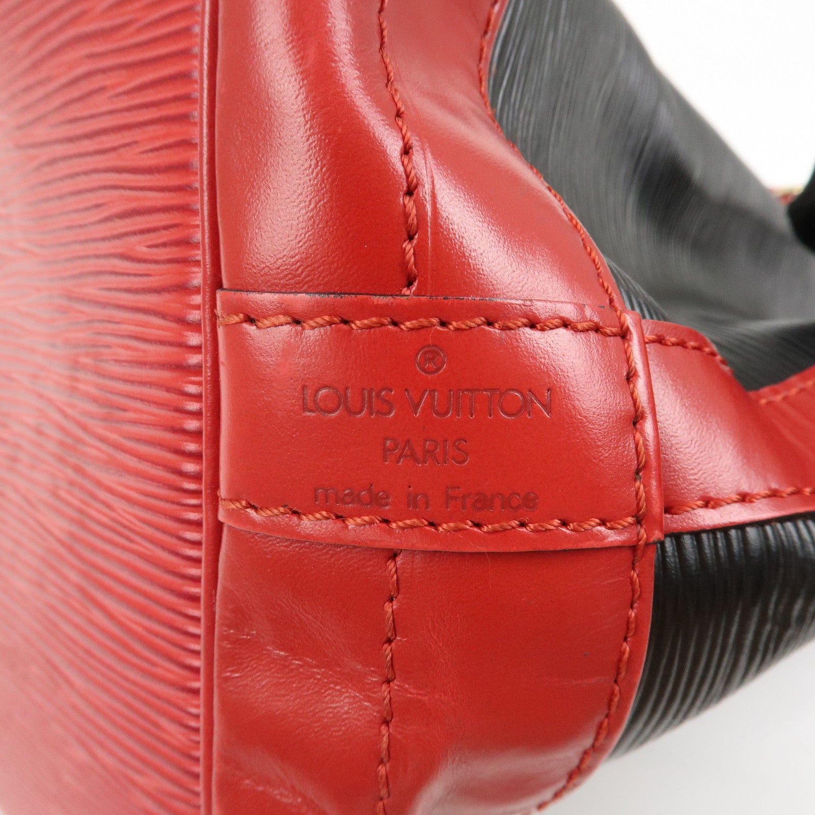 Louis Vuitton Epi Noe Shoulder Bag Noir Castilian Red M44017