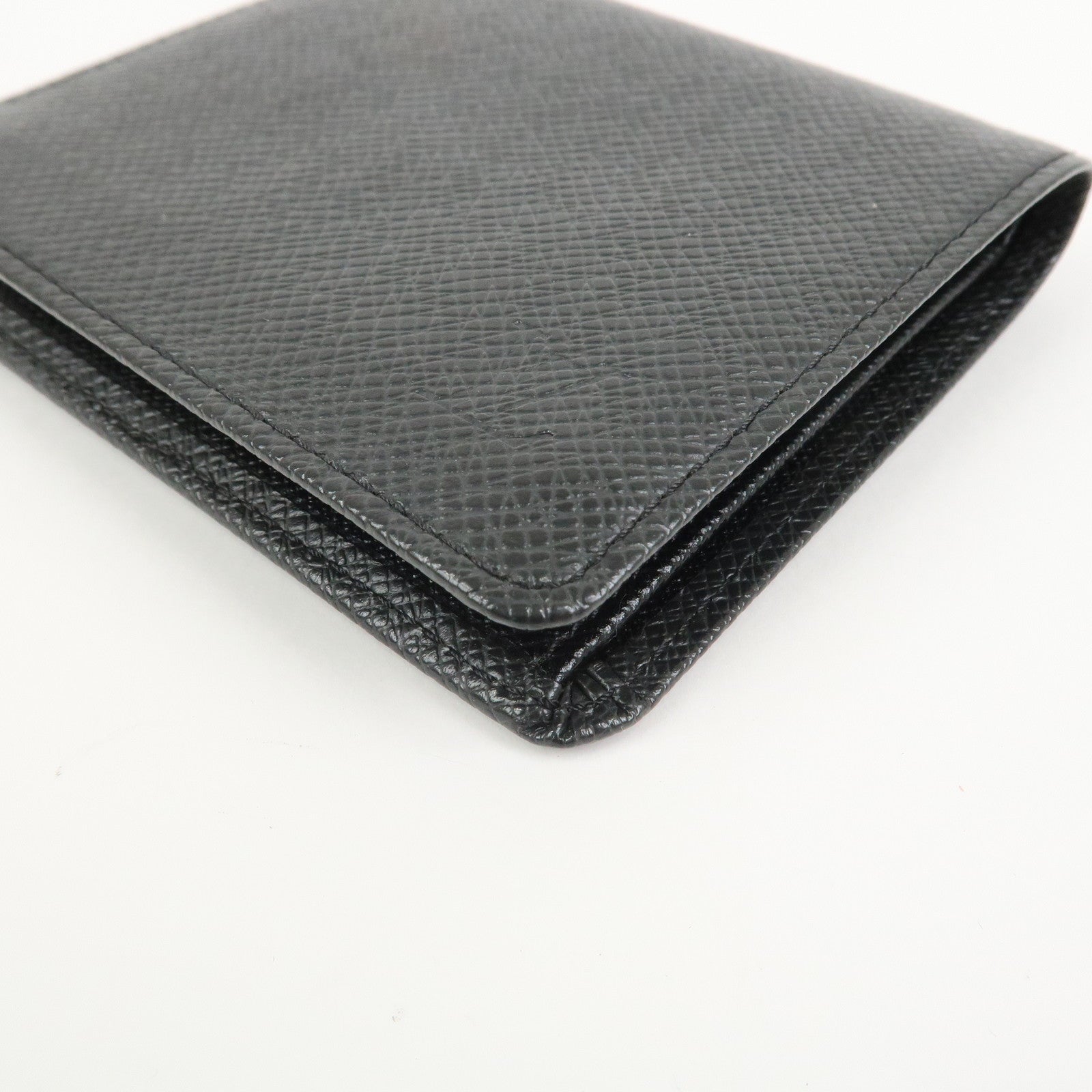 Louis Vuitton Taiga Leather Porte-billet 3 Compact Wallet M30452