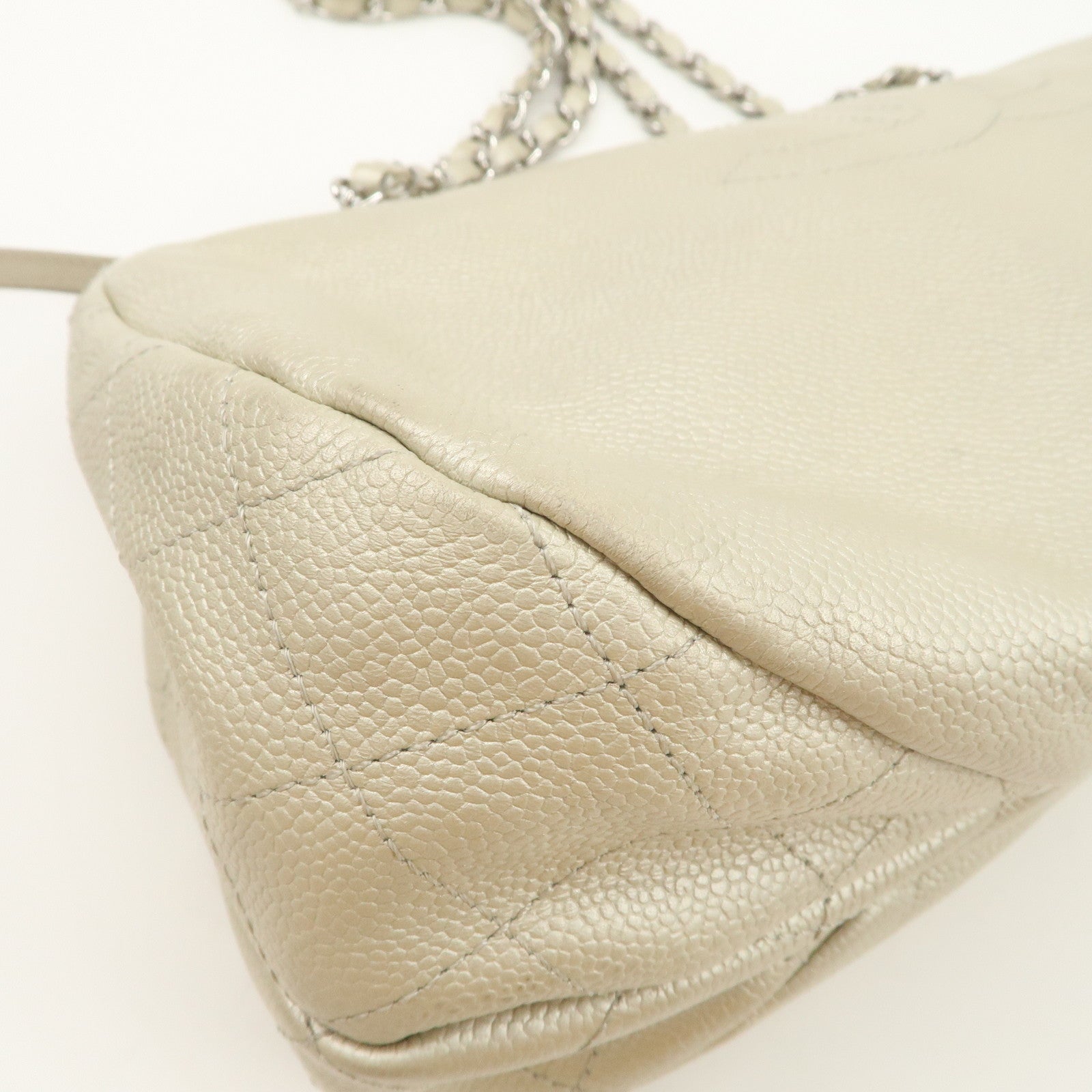 CHANEL Logo Caviarskin Chain Shoulder Bag White Silver HDW