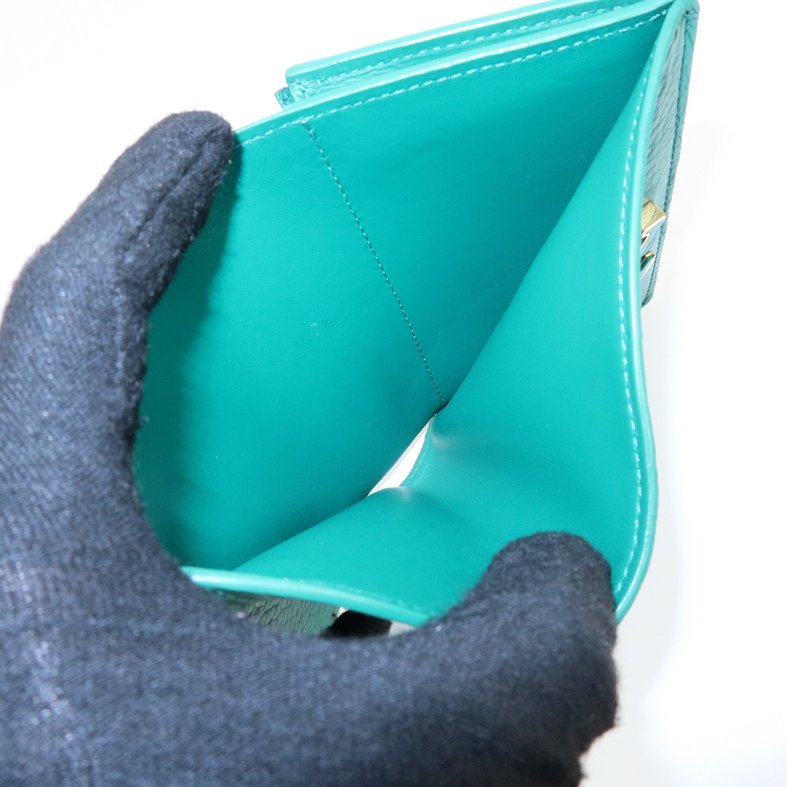 Louis Vuitton Taurillon Leather Vertical Compact Wallet M82438