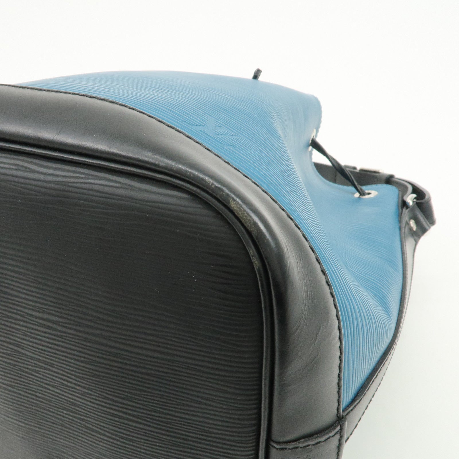 Louis Vuitton Epi Petit Noe Tricolor Leather Shoulder Bag M40880