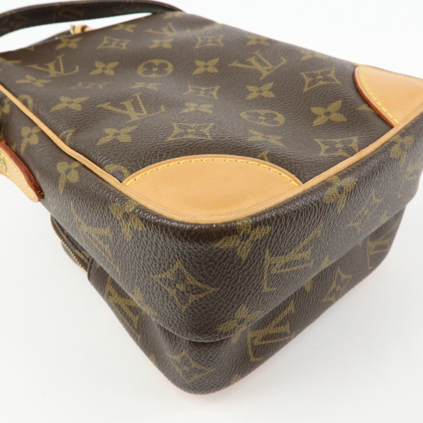 Louis Vuitton Monogram Amazone Shoulder Bag Crossbody Bag M45236