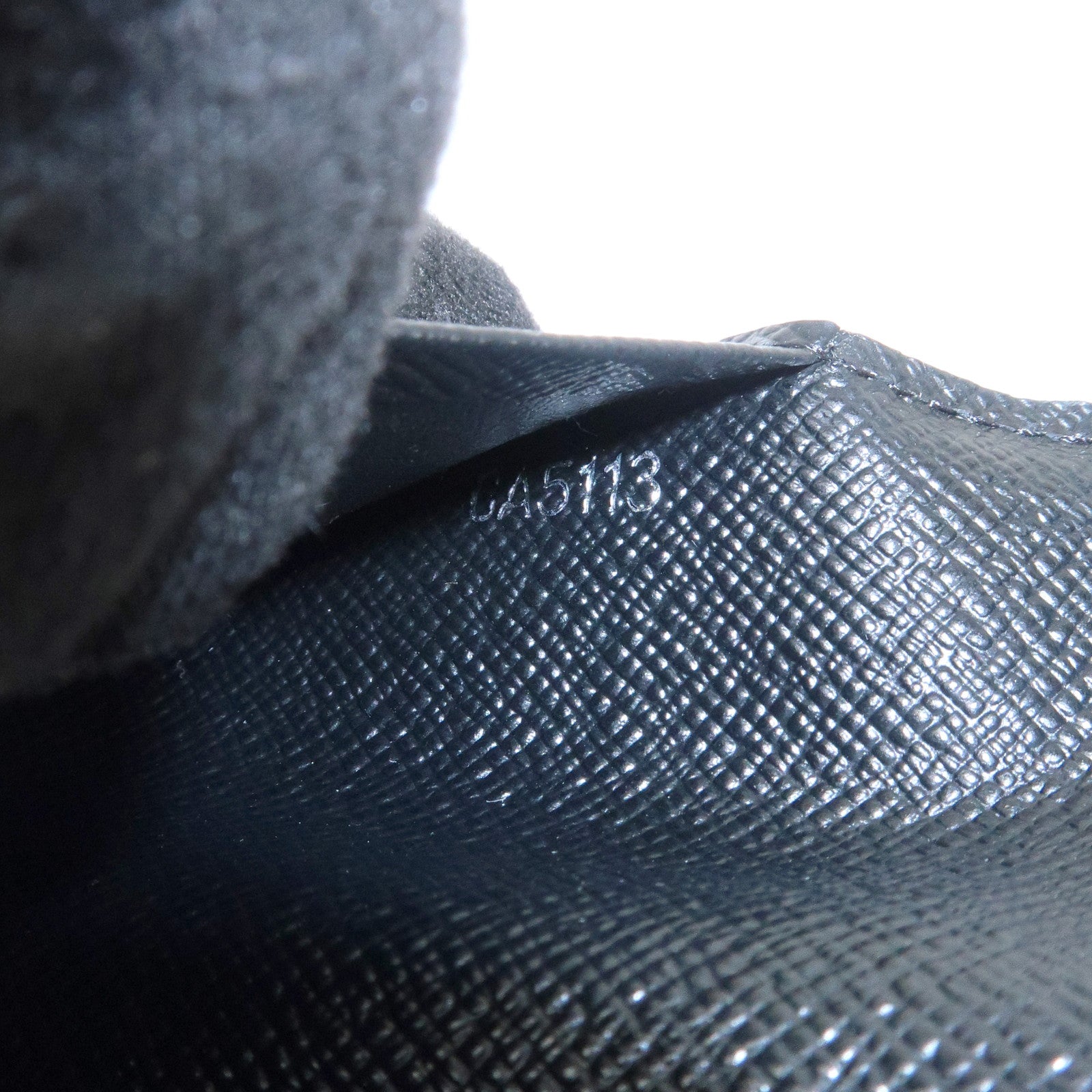 Louis Vuitton Taiga Enveloppe Cartes de Visite Card Case M30922