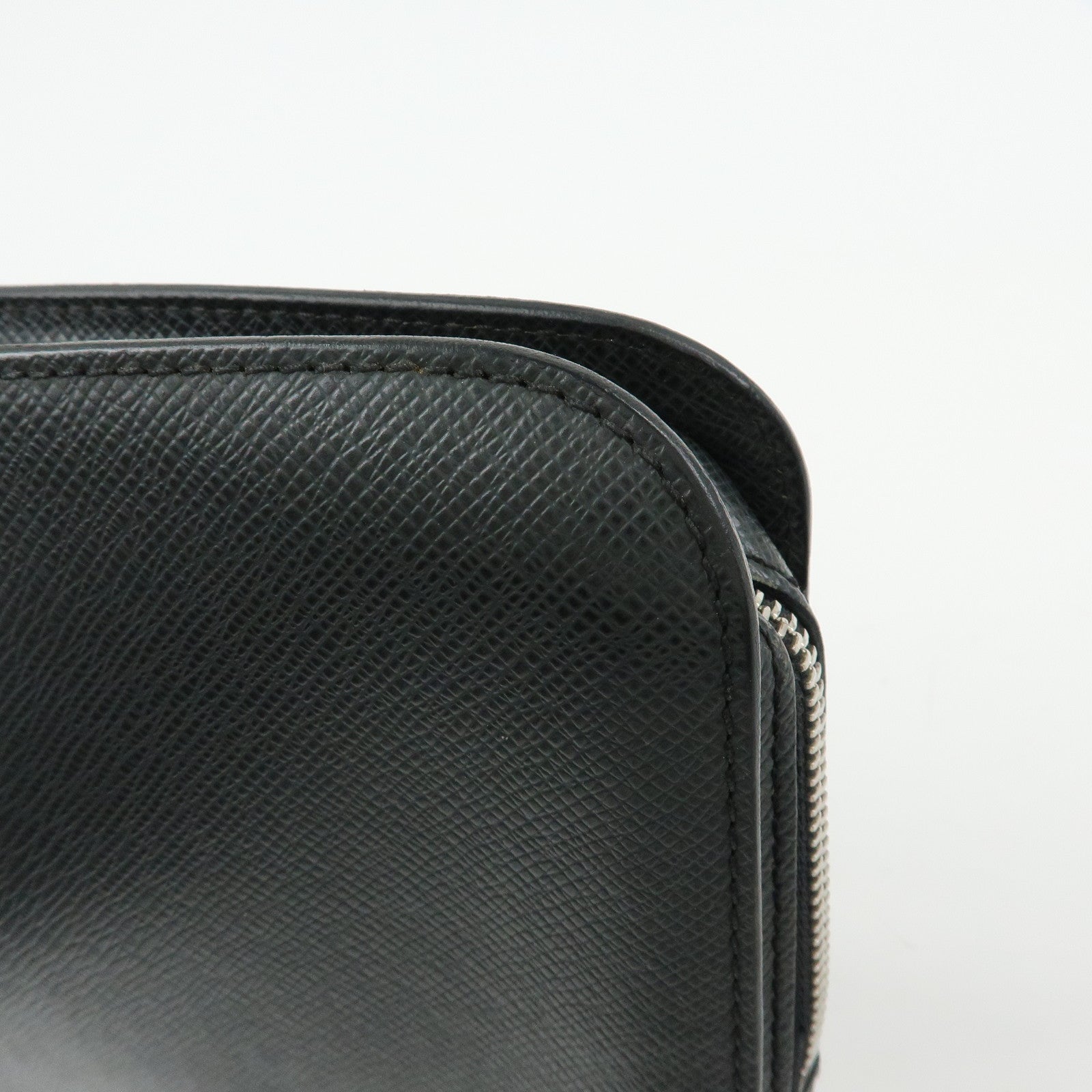 Louis Vuitton Taiga Baikal Leather Clutch Bag Pouch Ardoise M30182
