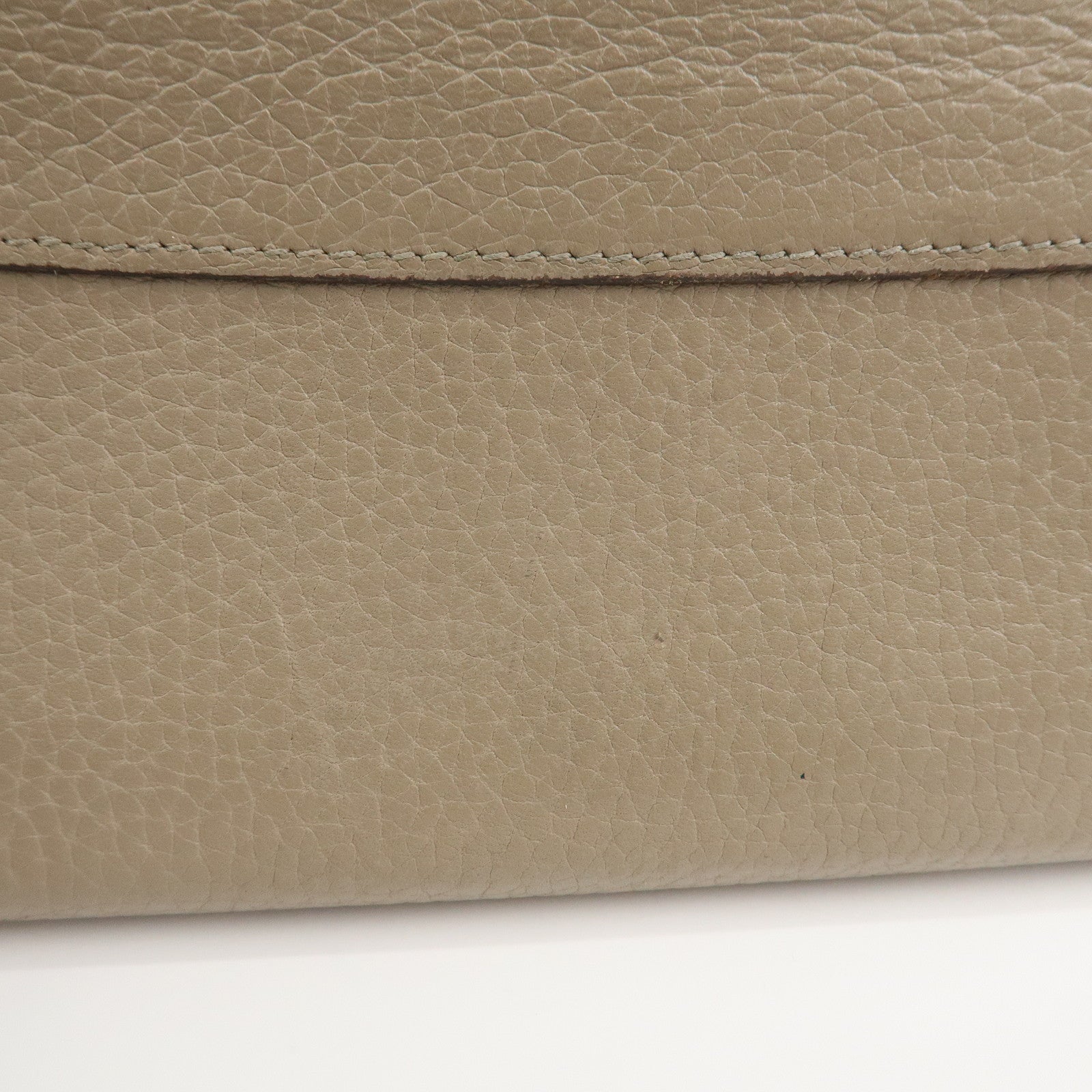 Louis Vuitton Capucines Taurillon Leather Long Wallet Galet M61249