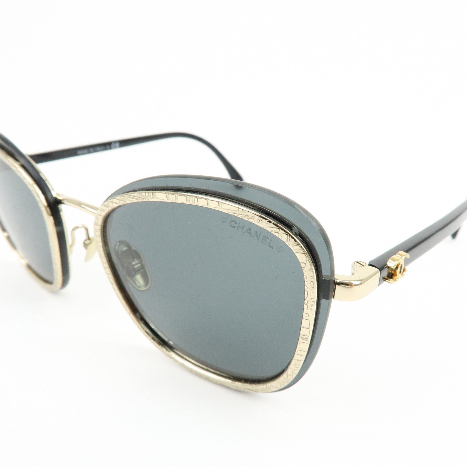 CHANEL Plastic Sunglasses Black Gold 56□17 140 3N 4264