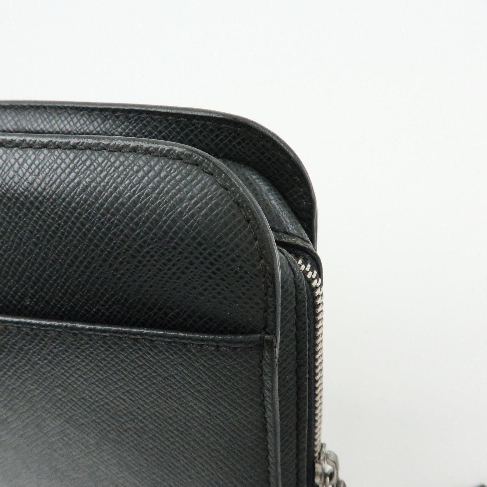 Louis Vuitton Taiga Baikal Leather Clutch Bag Pouch Ardoise M30182