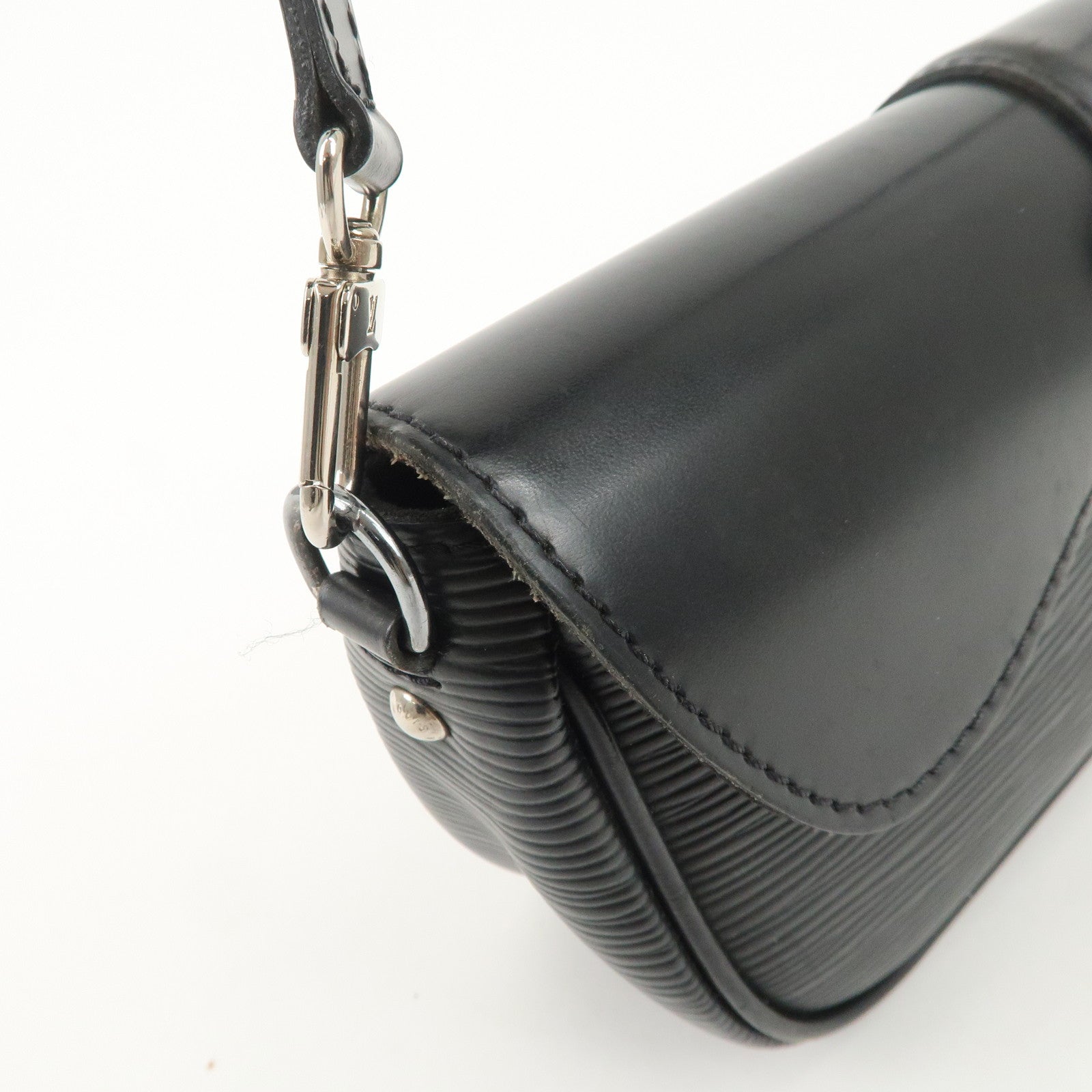 Louis Vuitton Epi Pochette Montaigne Shoulder Bag Noir M59292