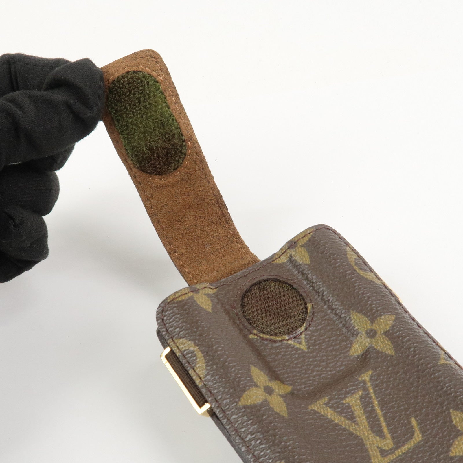 Louis Vuitton Monogram Etui Telephone International PM M63064