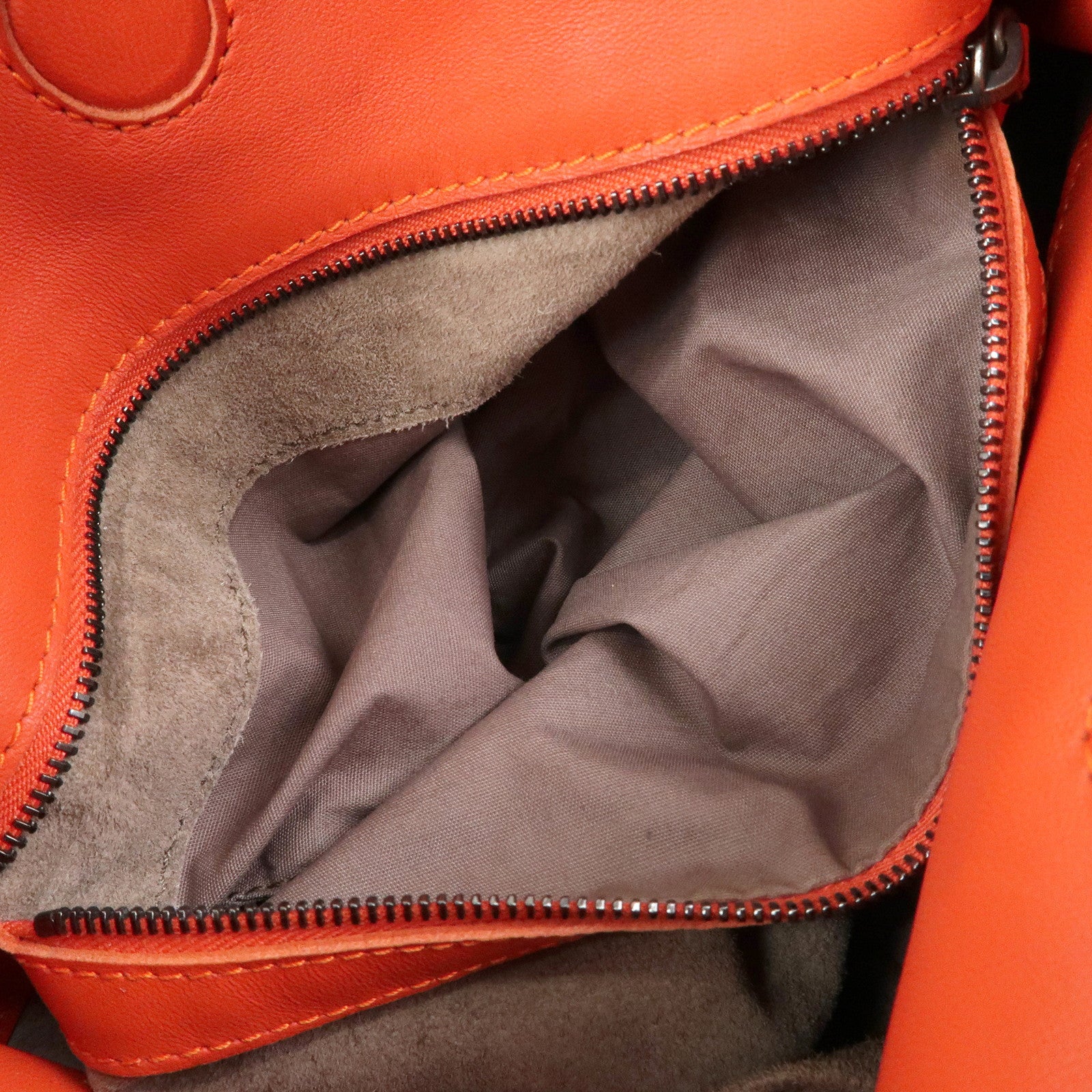 BOTTEGA VENETA Intrecciato Medium Campana Leather Hand Bag 125787