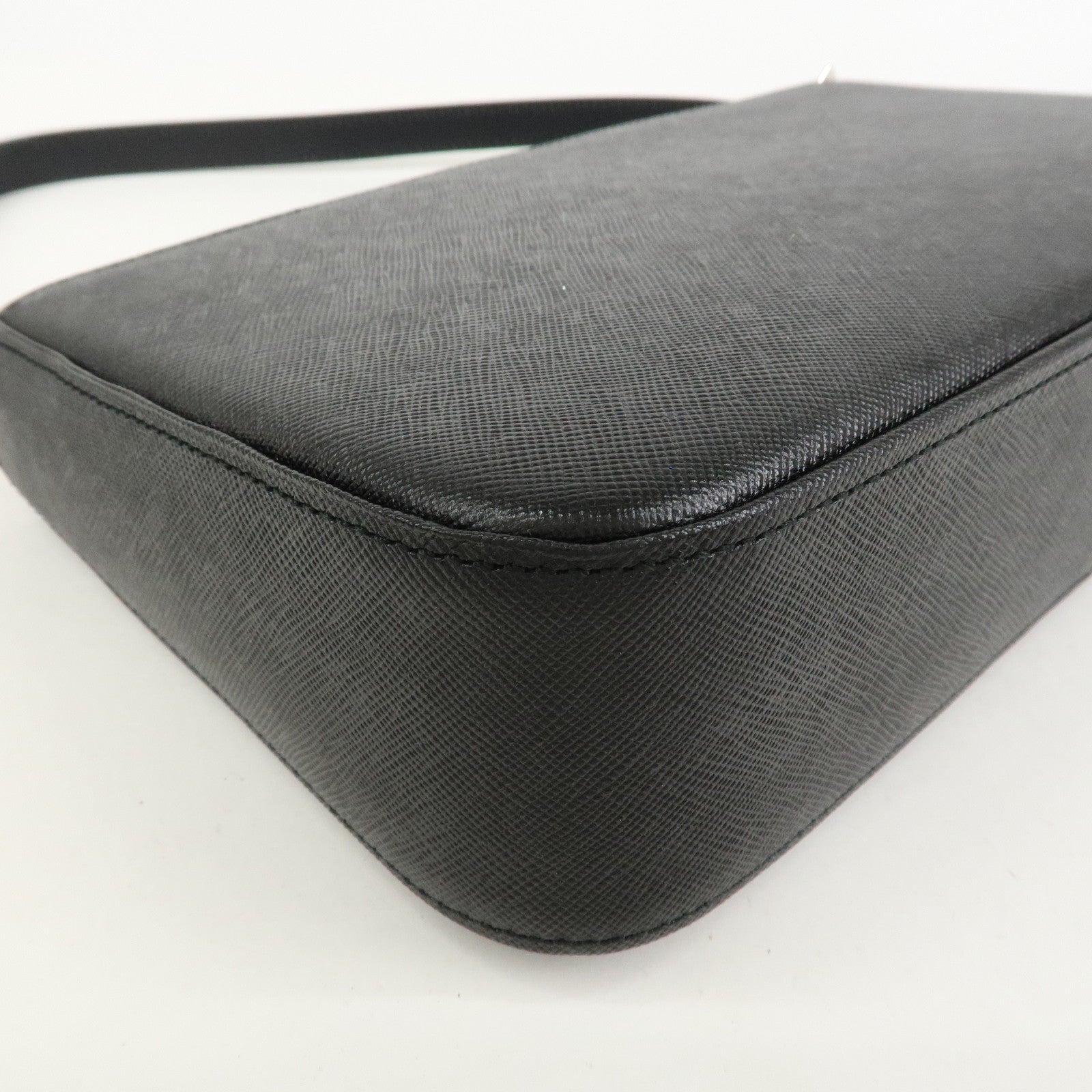 BURBERRY Embosed Leather Shoulder Bag Hand Bag Shoulder Bag Black