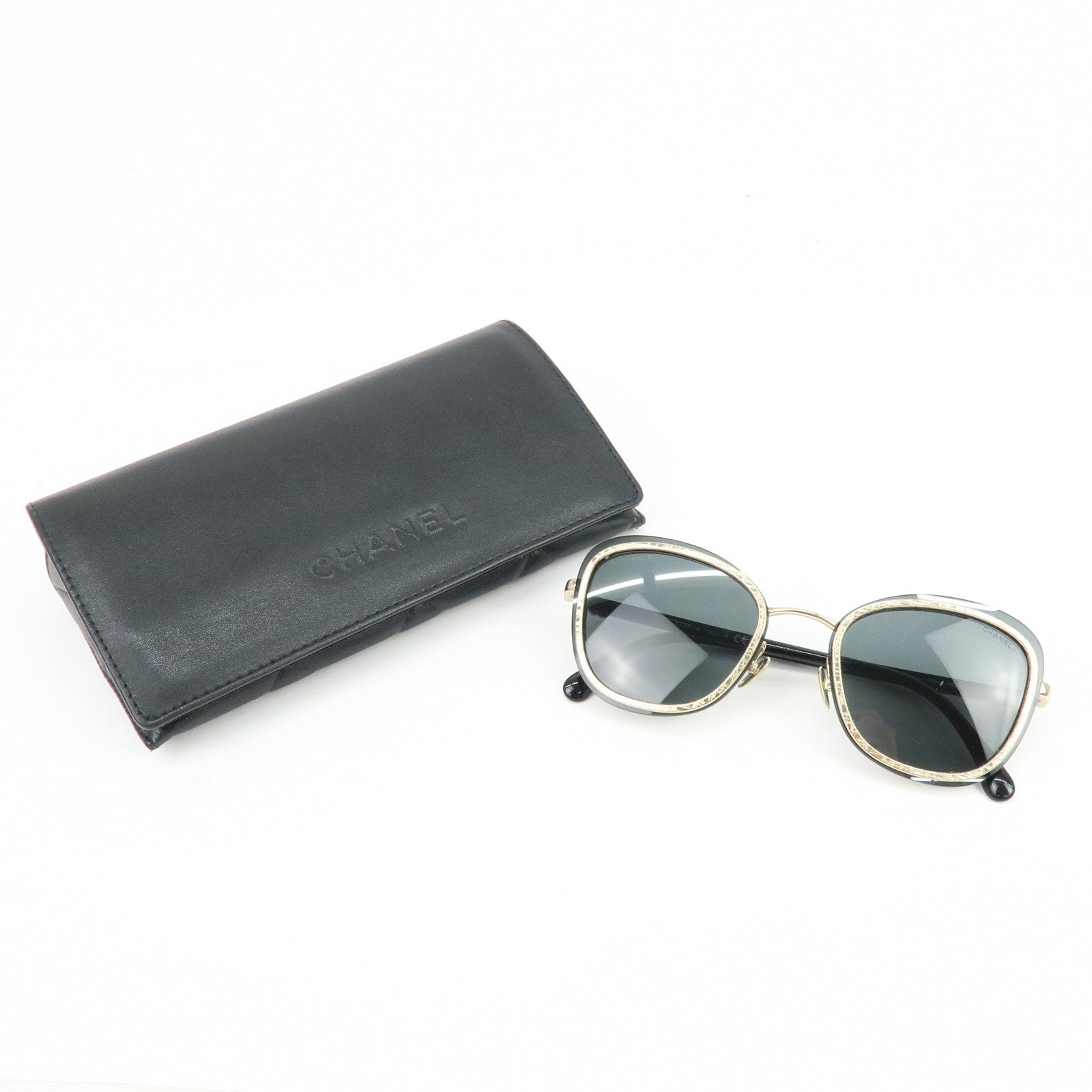 CHANEL Plastic Sunglasses Black Gold 56□17 140 3N 4264