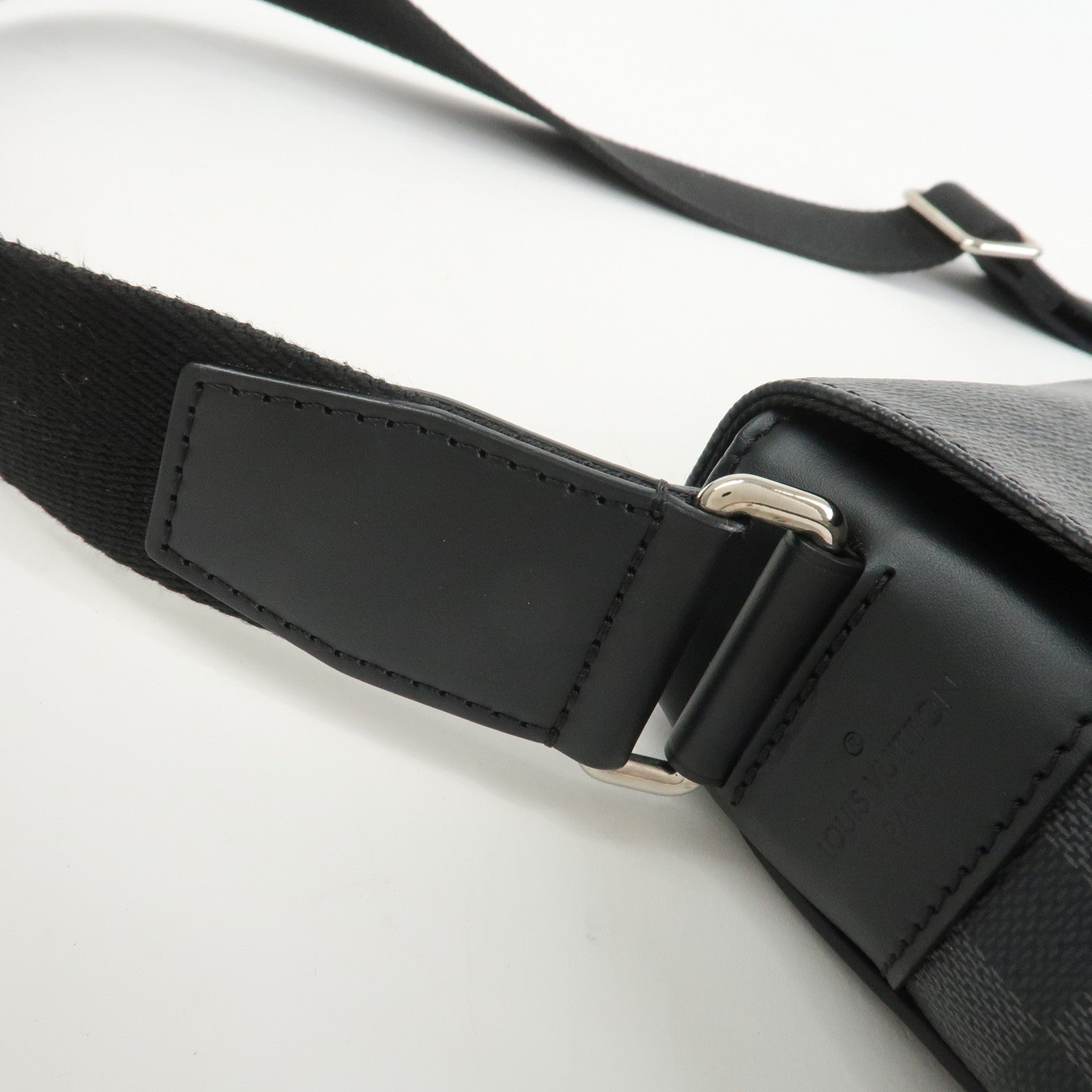 Louis Vuitton Damier Graphite District PM NM Crossbody Bag N41028