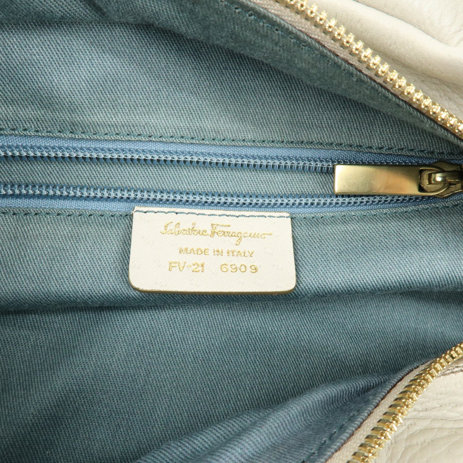 Ferragamo Gancini Leather Shoulder Bag Hand Bag Ivory