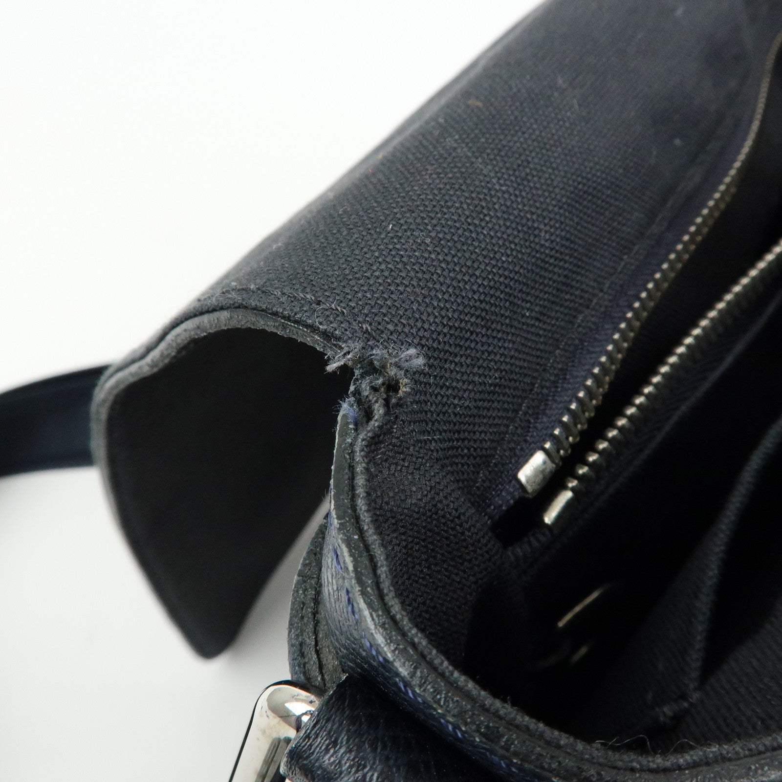 Louis Vuitton Taiga Leather Shoulder Crossbody Bag Boreal M32632