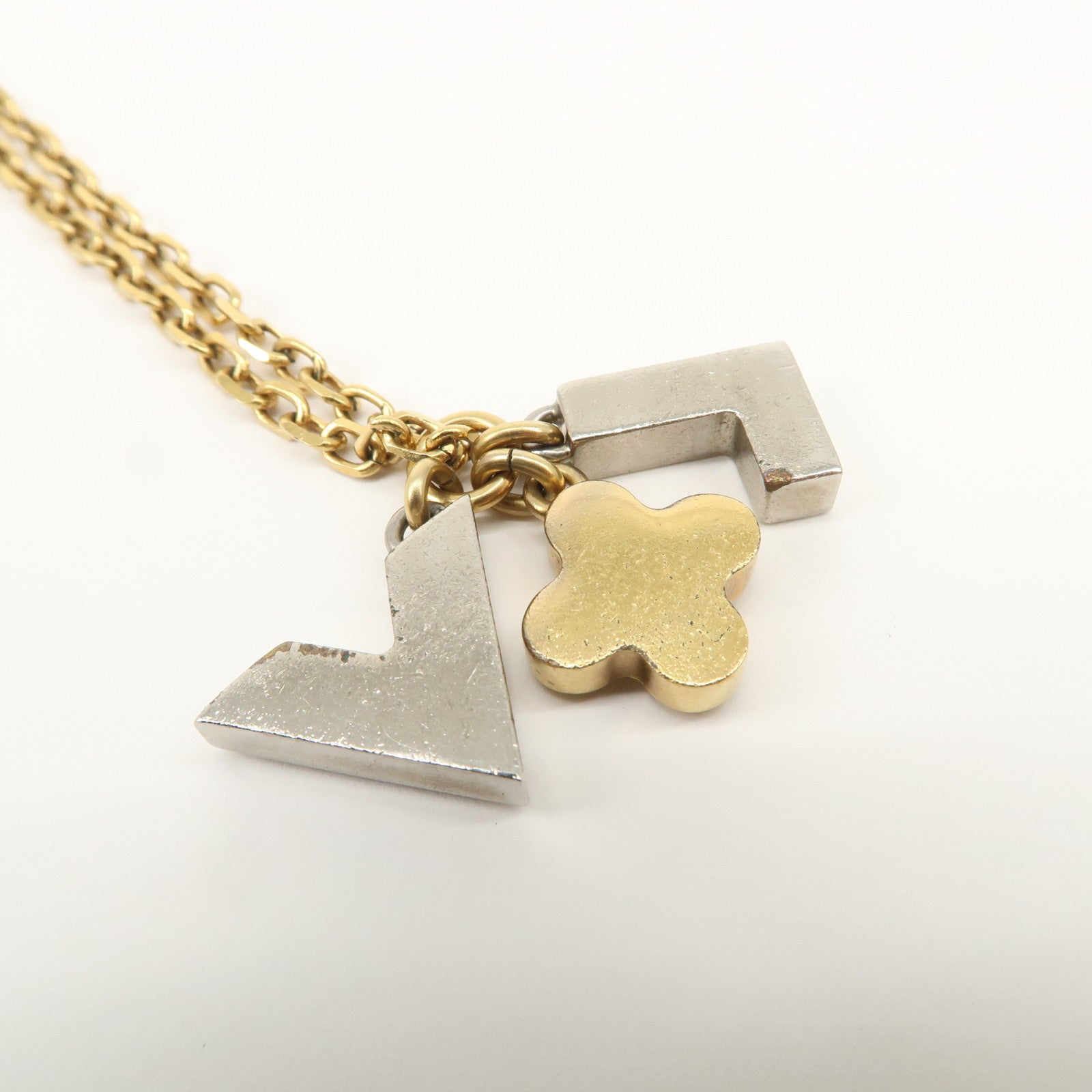 Louis Vuitton Pendentif Love Letters Metal Necklace Gold M75421