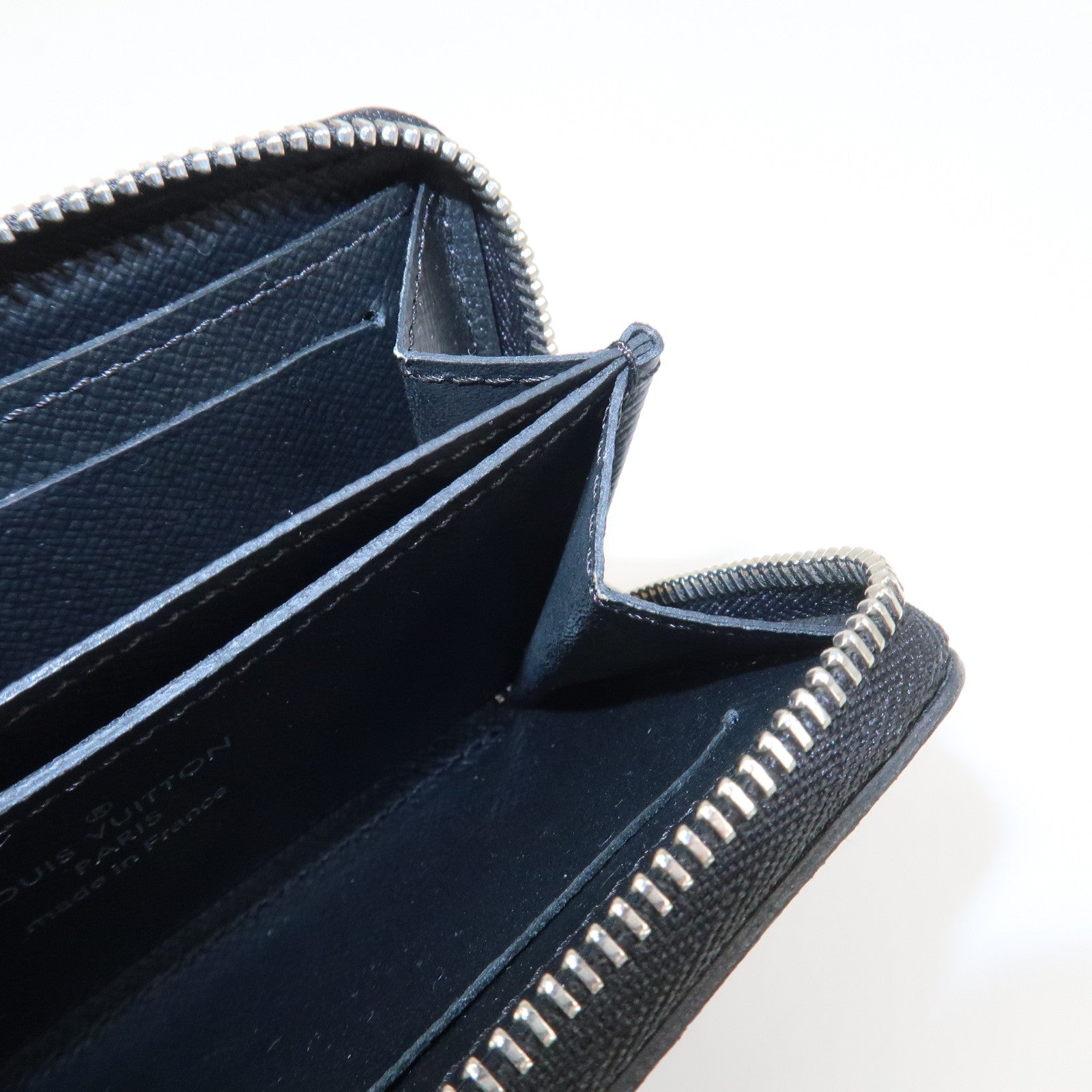 Louis Vuitton Taiga Zippy Coin Purse Coin Case Noir Black M30511