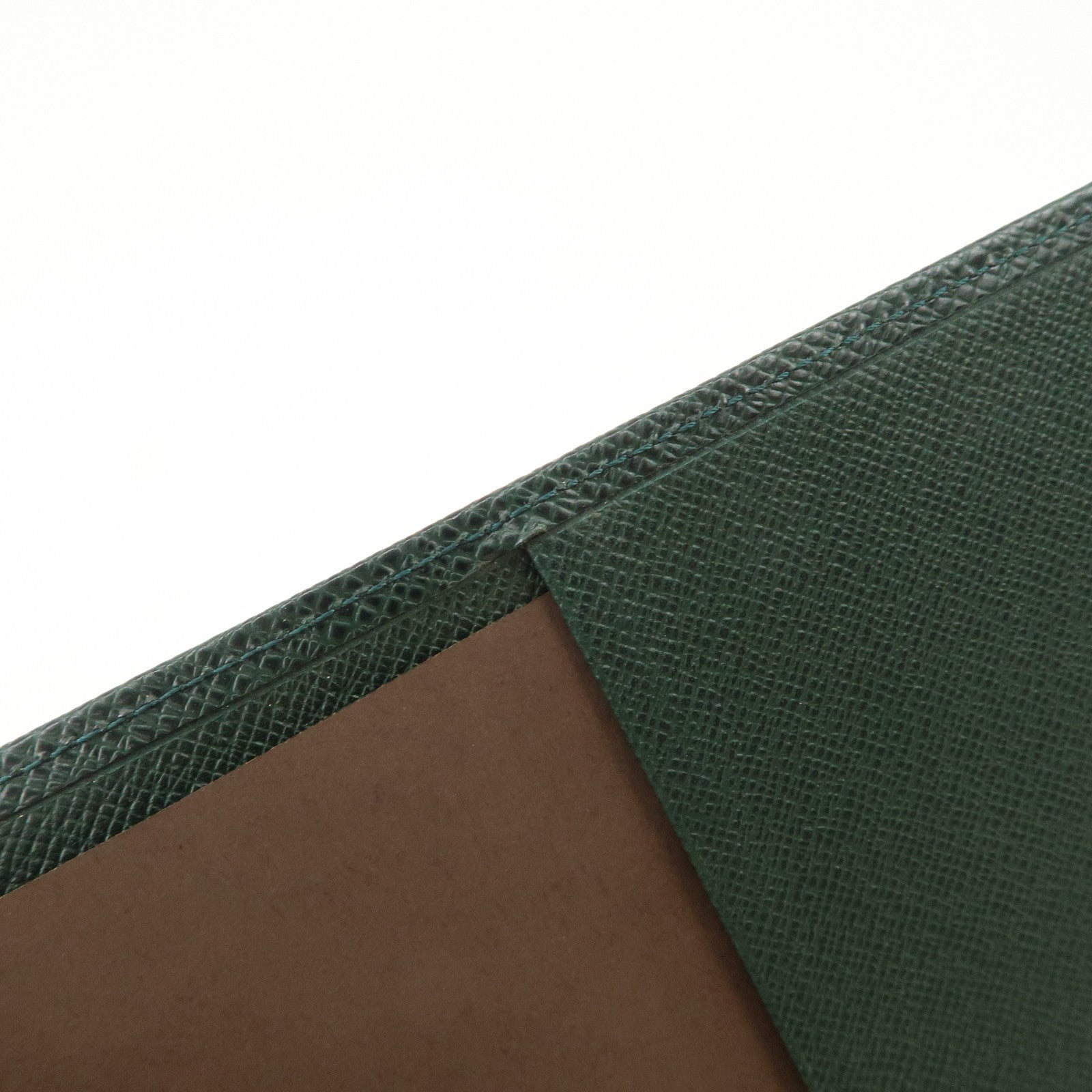 Louis Vuitton Taiga Agenda Bureau Planner Cover Epicea R20407 Used