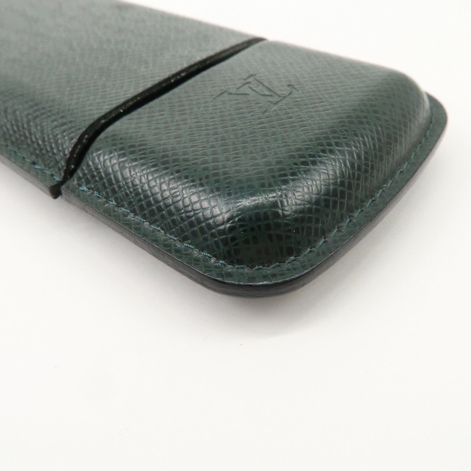 Louis Vuitton Taiga Leather Etui 3 Robusto Cigarette Case Epicea Used