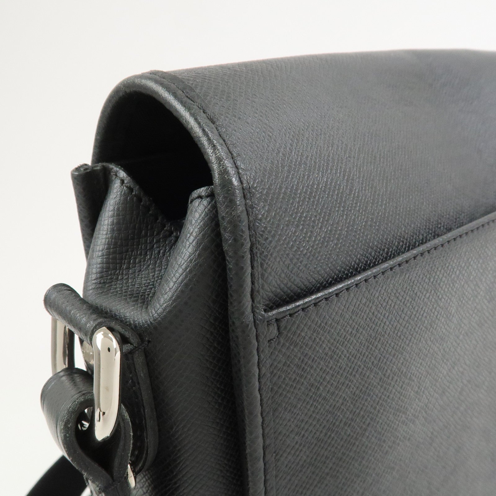 Louis Vuitton Taiga Andrei Shoulder Bag Ardoise M32482