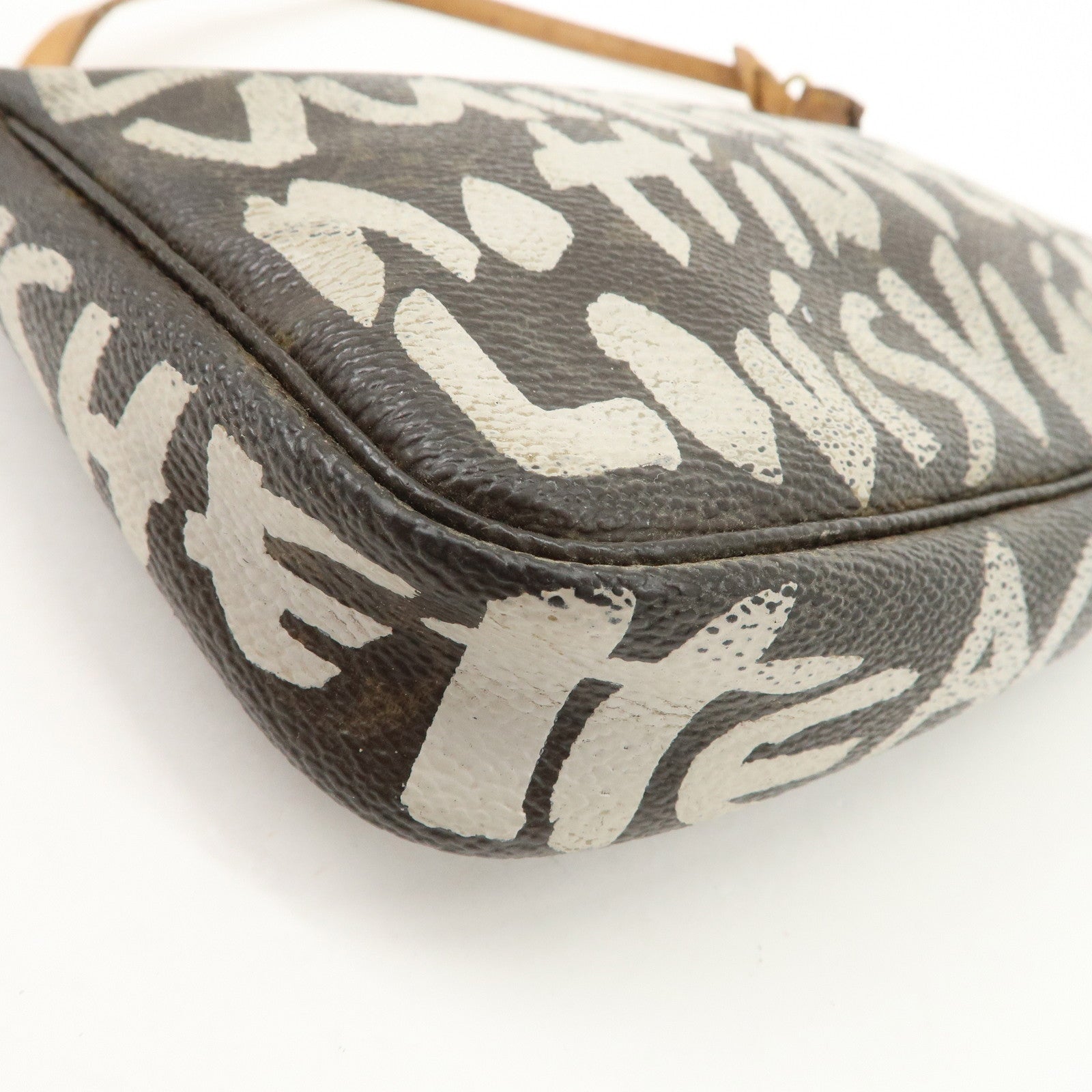 Louis Vuitton Monogram Graffiti Pochette Accessoires M92192