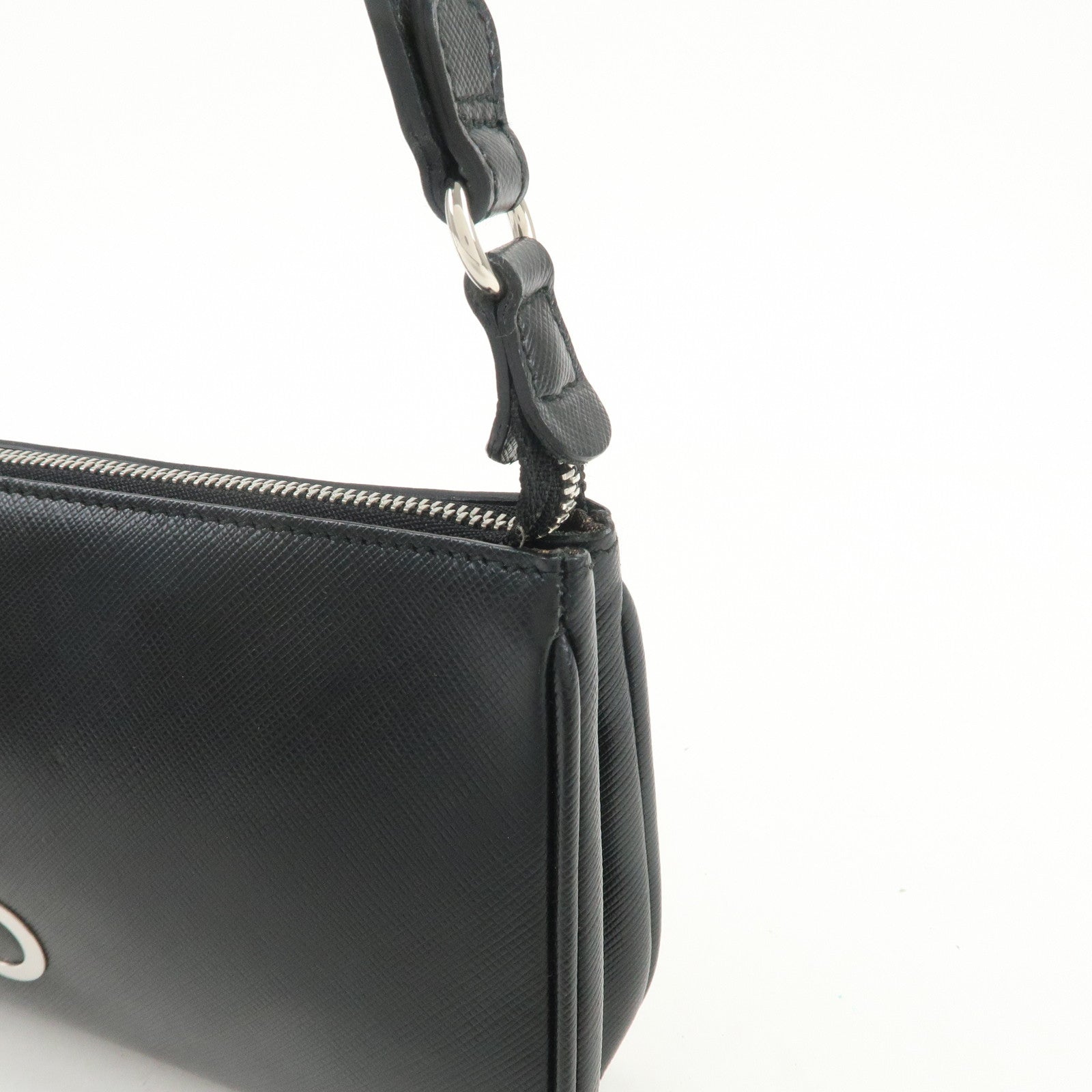 Ferragamo Gancini Leather Shoulder Bag Hand Bag Black