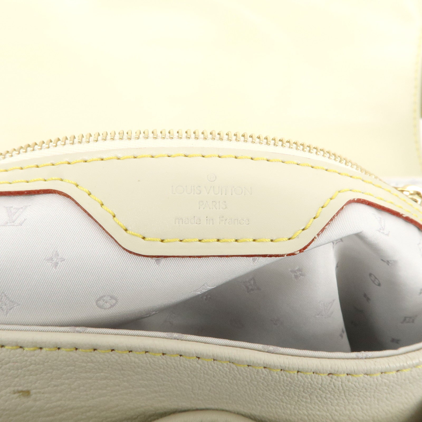 Louis Vuitton Suhali Leather Confidence Shoulder Bag Blanc M91782 Used