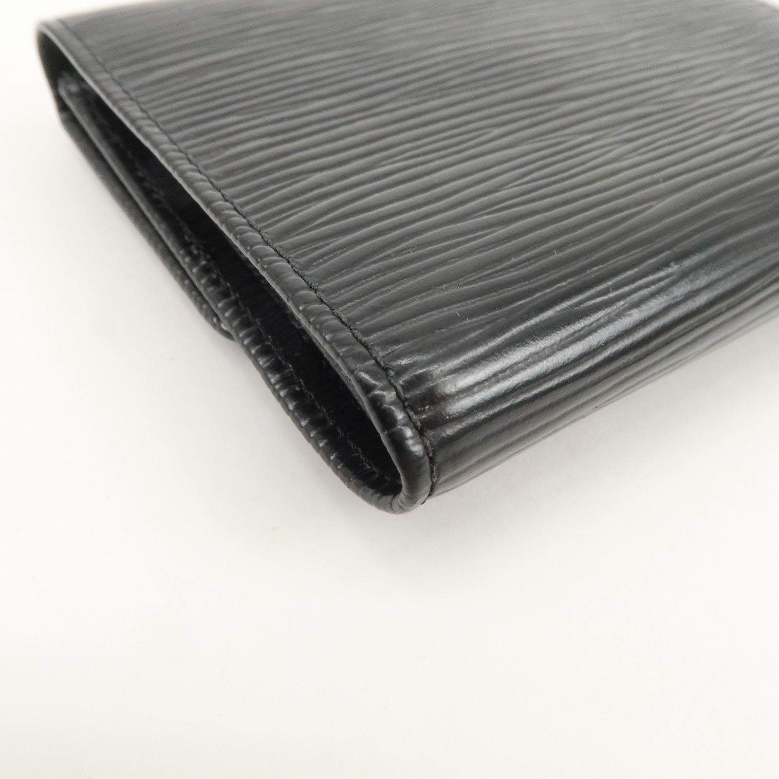 Louis Vuitton Epi Porte 12 Cartes Credit Card Case Noir M63472