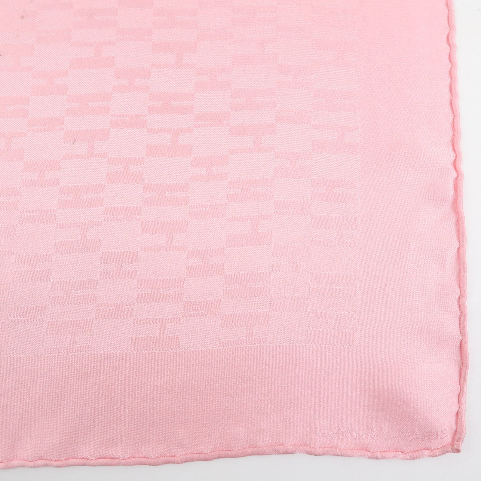 HERMES Pochette Faconnee Grand H Silk 100% Scarf Pocket Square Pink